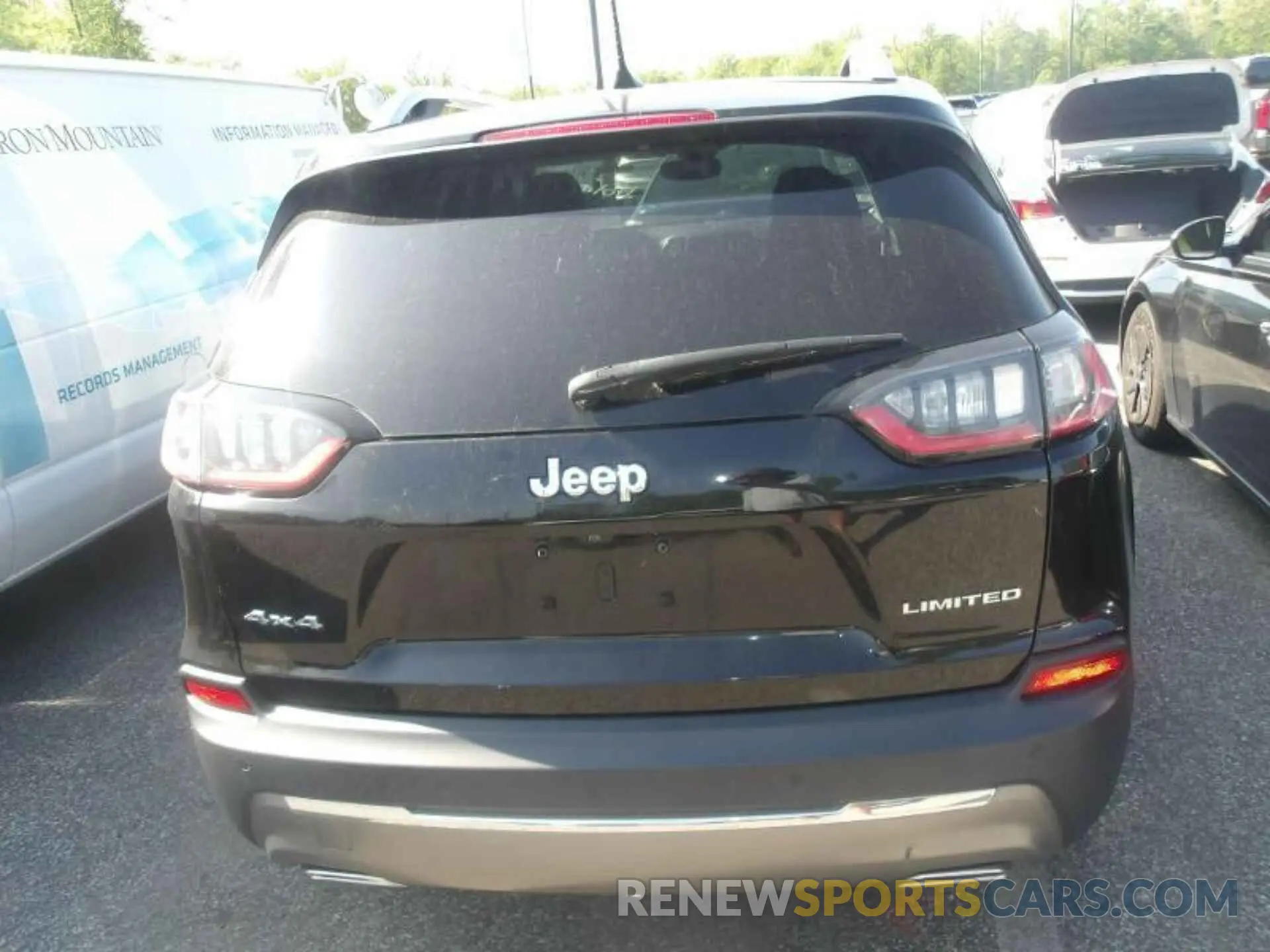 11 Photograph of a damaged car 1C4PJMDX8KD450811 JEEP CHEROKEE 2019