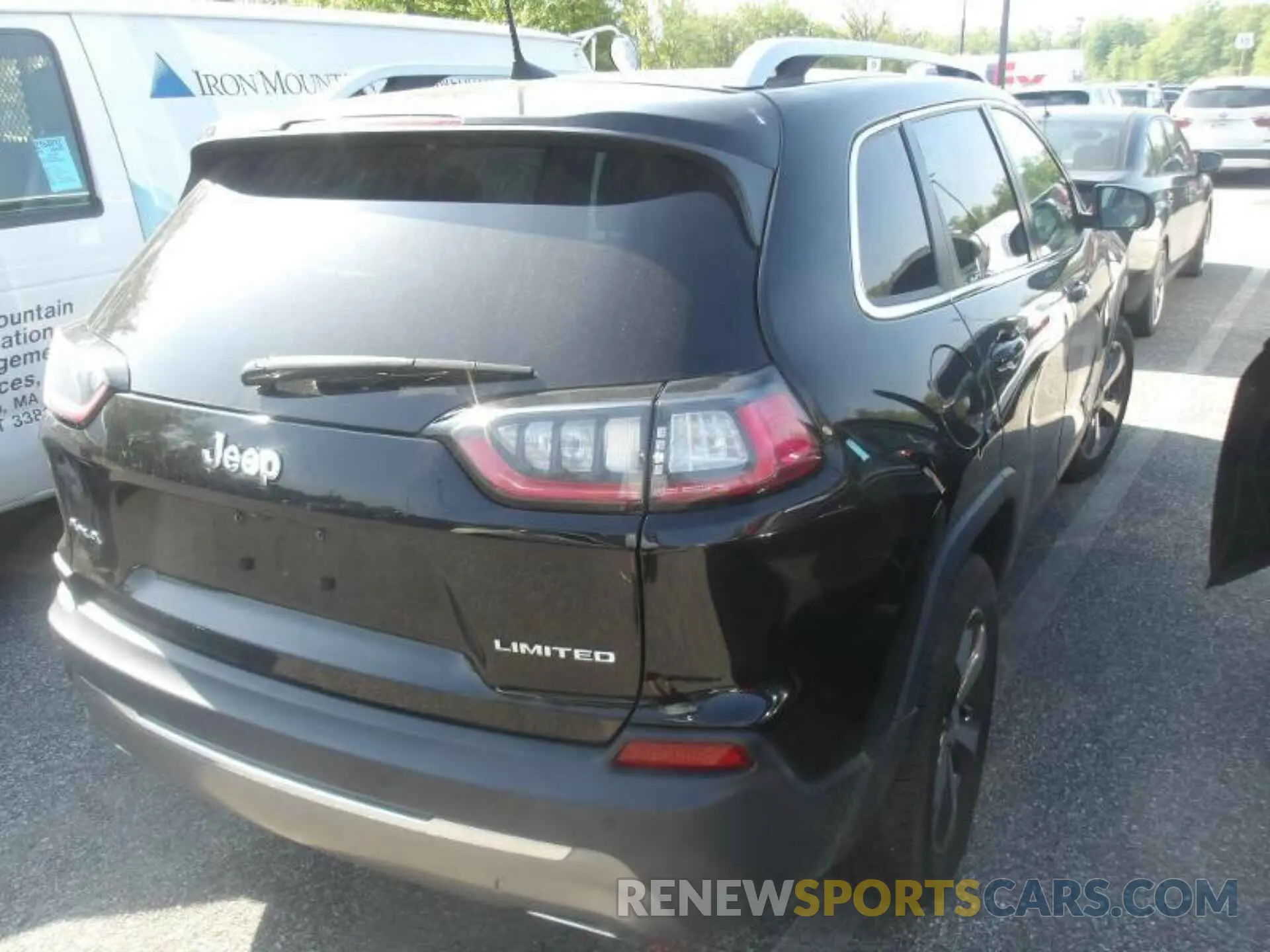 13 Photograph of a damaged car 1C4PJMDX8KD450811 JEEP CHEROKEE 2019