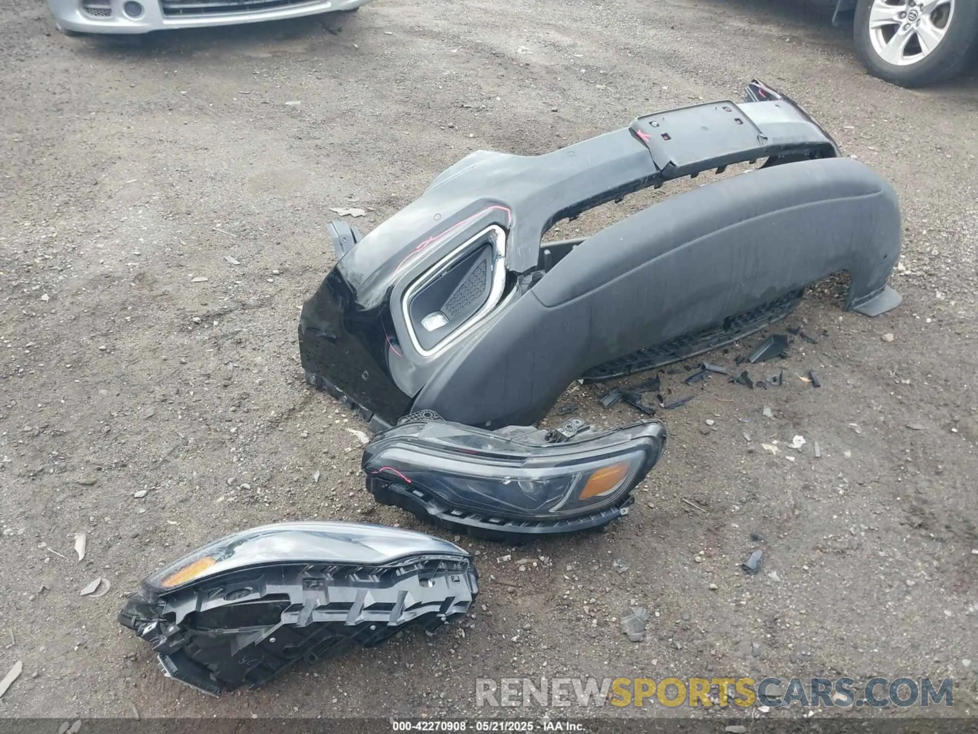 12 Photograph of a damaged car 1C4PJMDX9KD102323 JEEP CHEROKEE 2019
