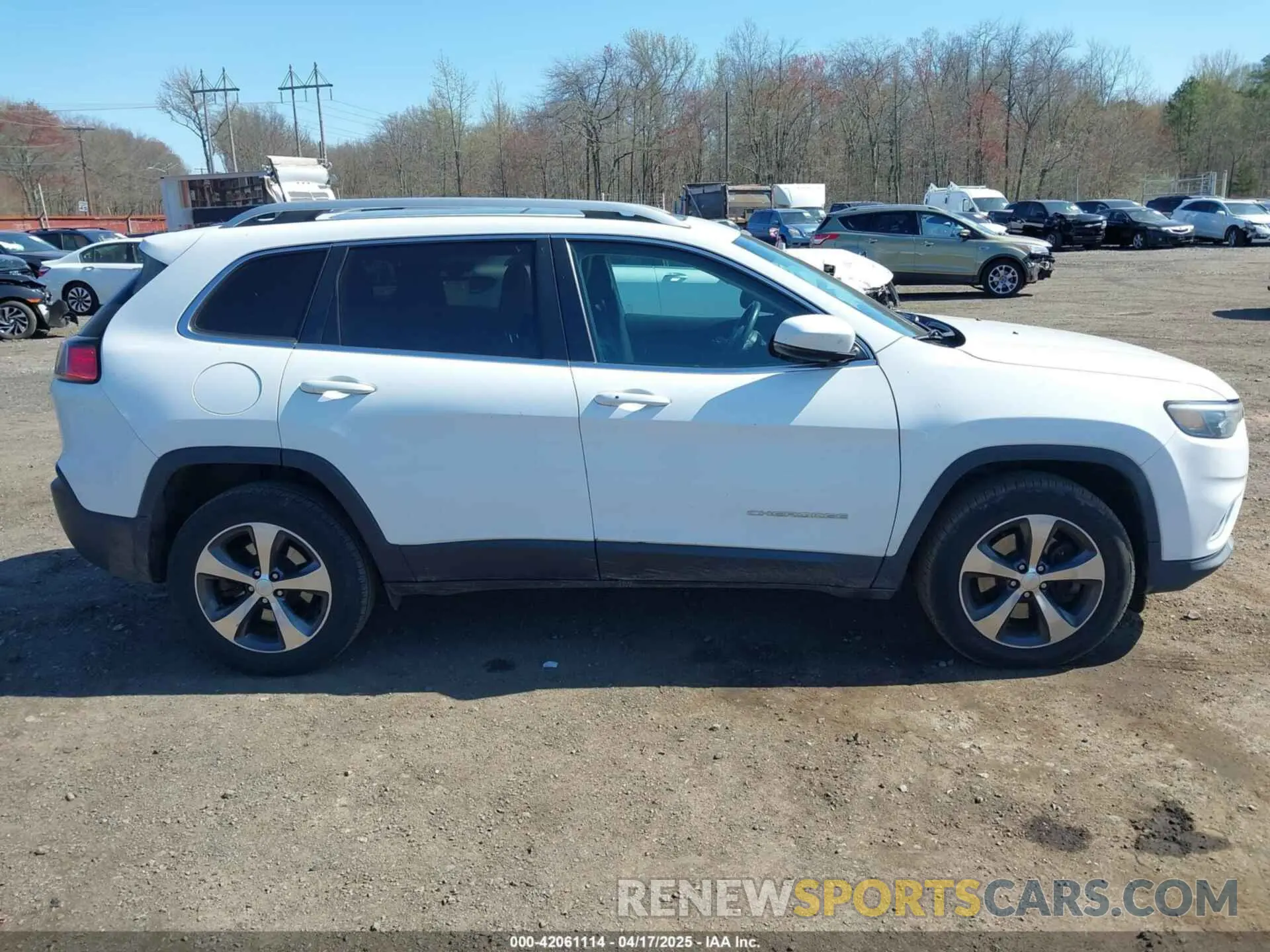 13 Photograph of a damaged car 1C4PJMDX9KD188989 JEEP CHEROKEE 2019