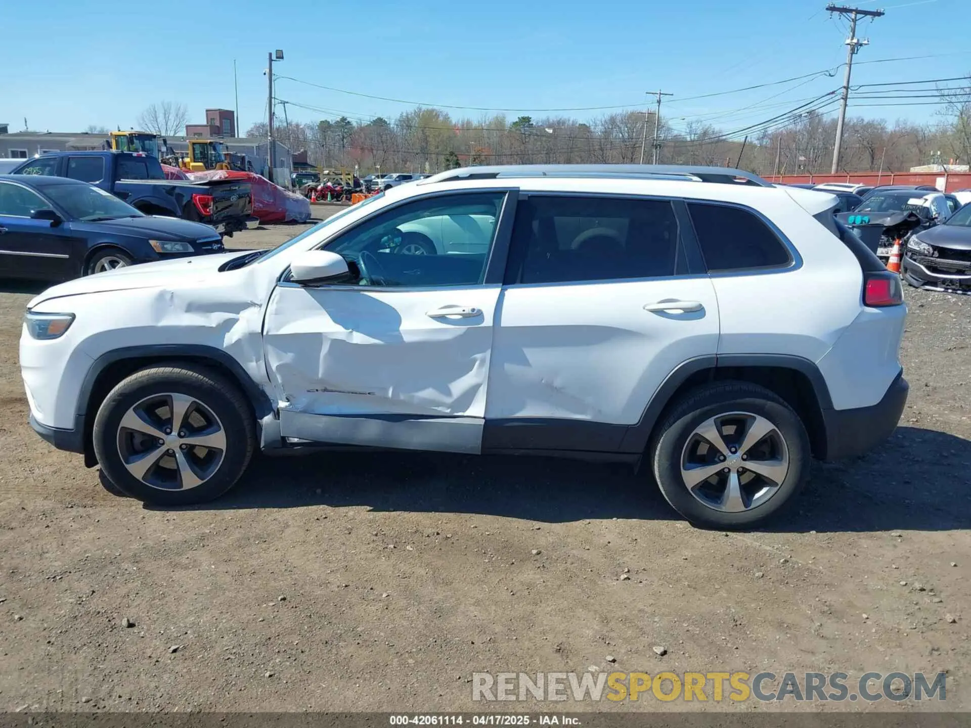 14 Photograph of a damaged car 1C4PJMDX9KD188989 JEEP CHEROKEE 2019