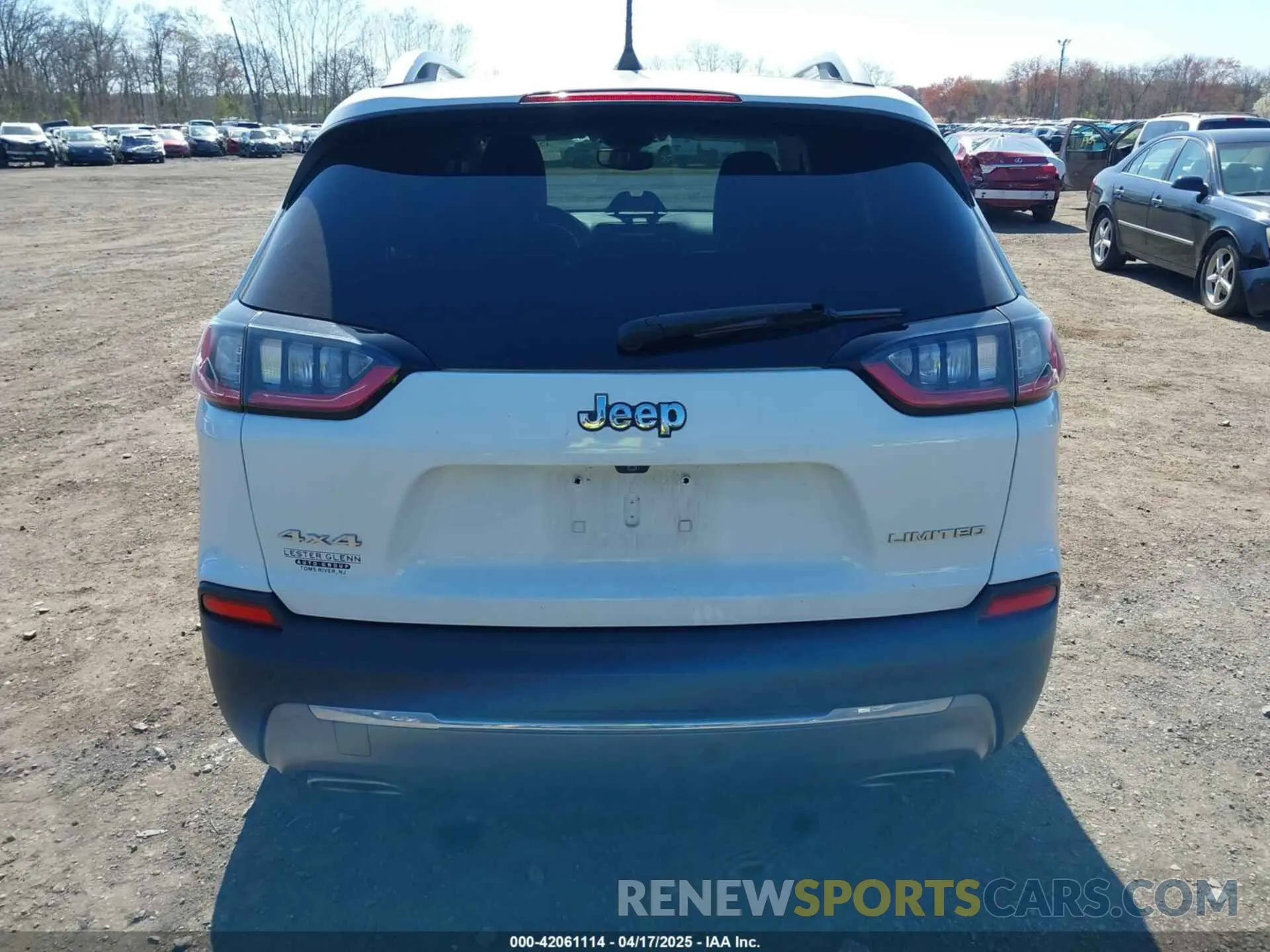 16 Photograph of a damaged car 1C4PJMDX9KD188989 JEEP CHEROKEE 2019