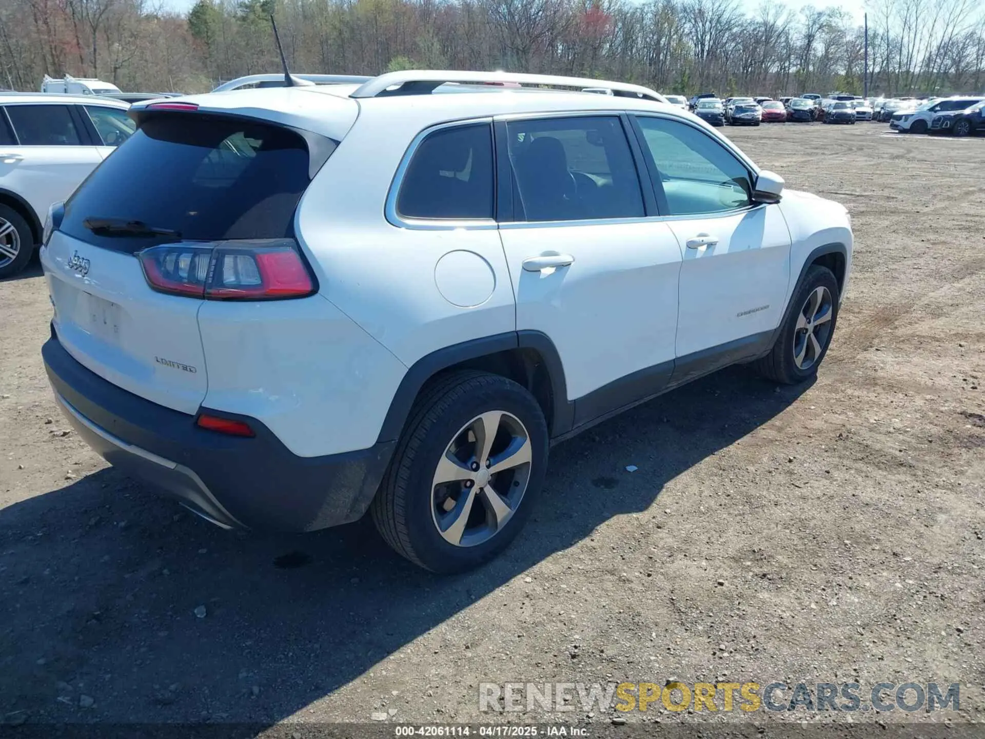 4 Photograph of a damaged car 1C4PJMDX9KD188989 JEEP CHEROKEE 2019