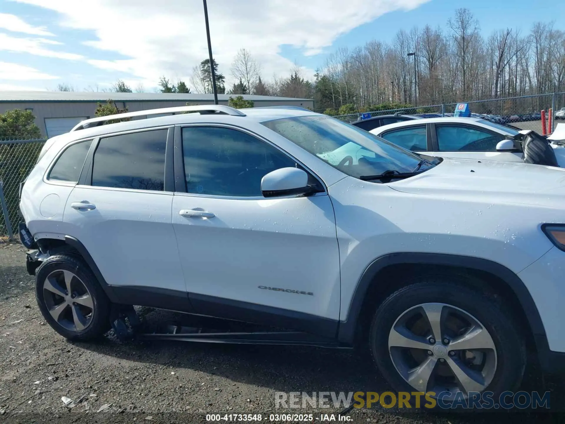 13 Photograph of a damaged car 1C4PJMDX9KD359465 JEEP CHEROKEE 2019