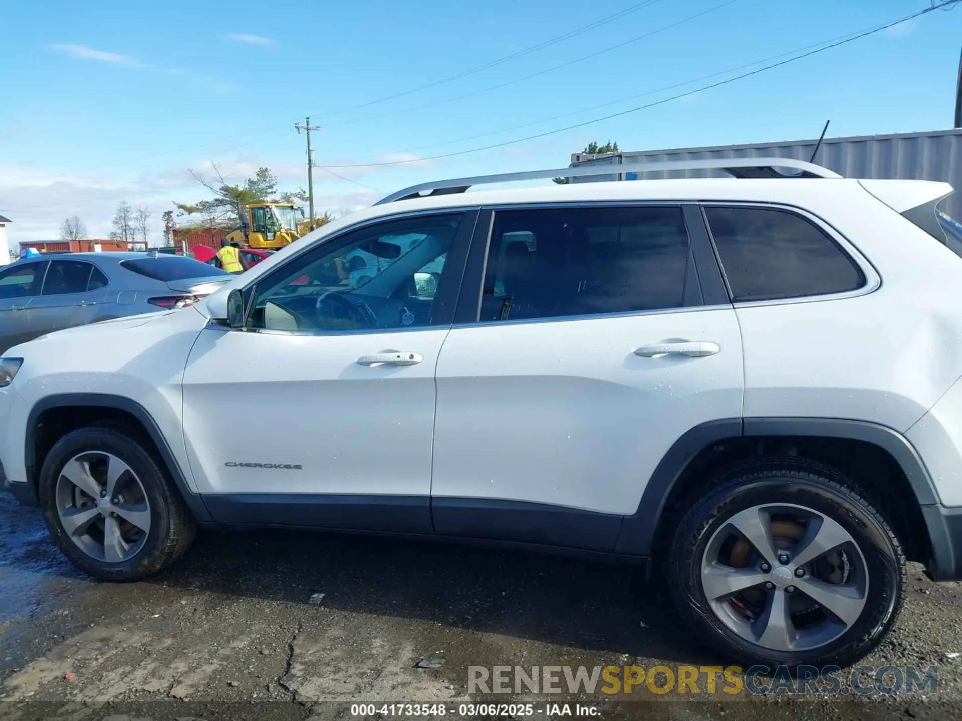 14 Photograph of a damaged car 1C4PJMDX9KD359465 JEEP CHEROKEE 2019