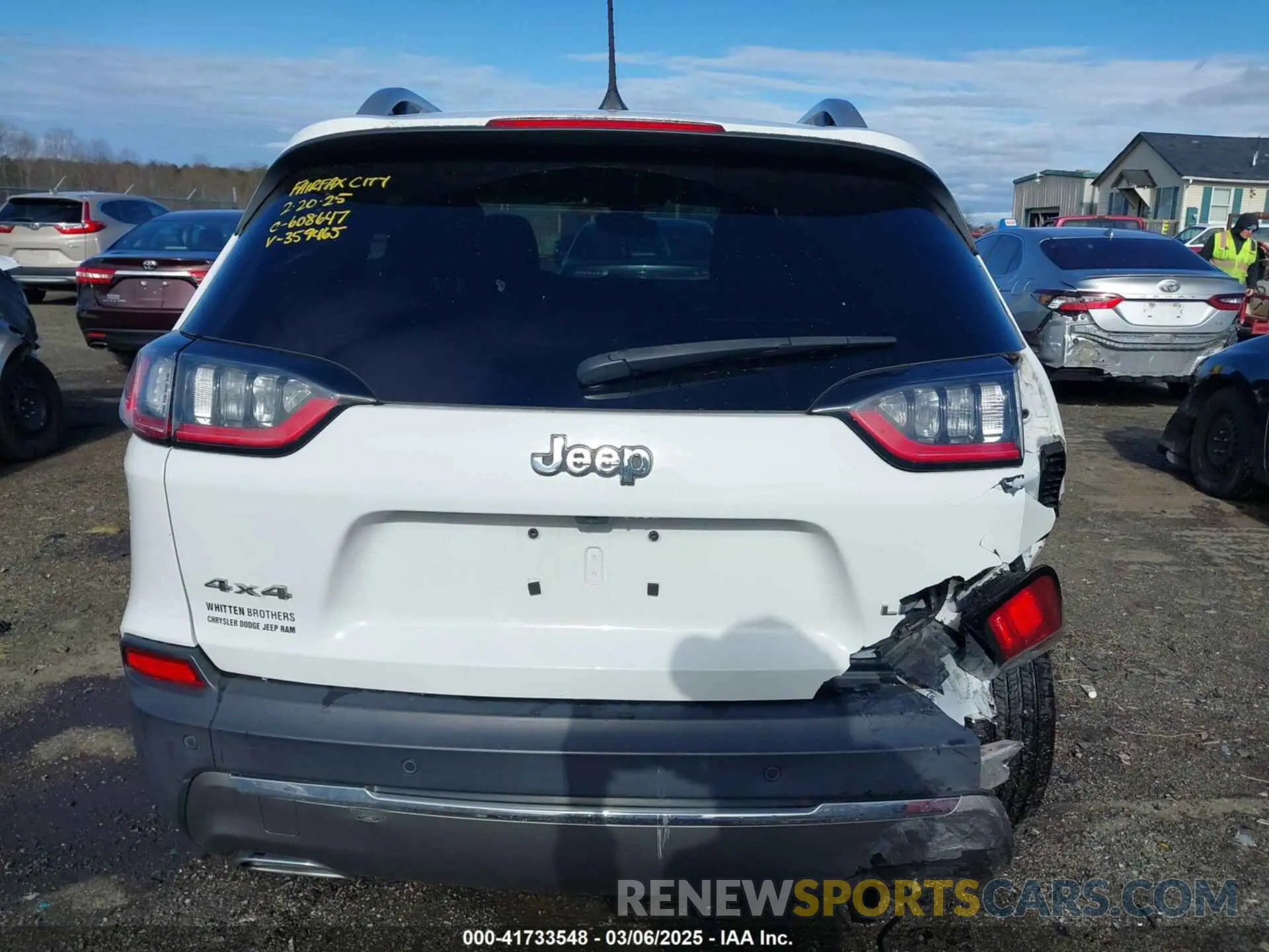 16 Photograph of a damaged car 1C4PJMDX9KD359465 JEEP CHEROKEE 2019