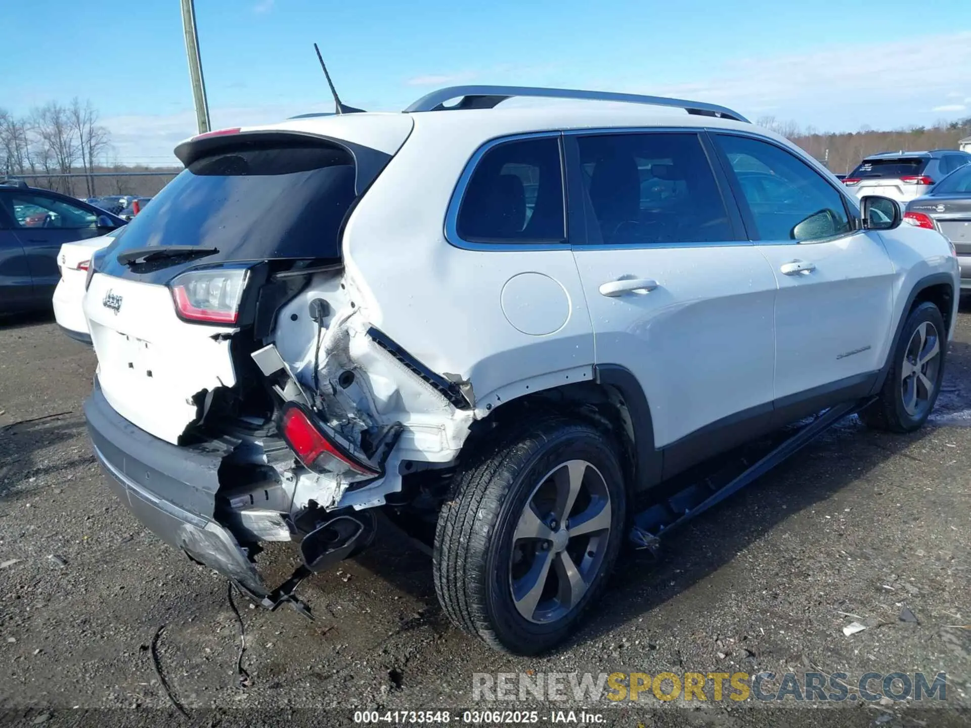 4 Photograph of a damaged car 1C4PJMDX9KD359465 JEEP CHEROKEE 2019