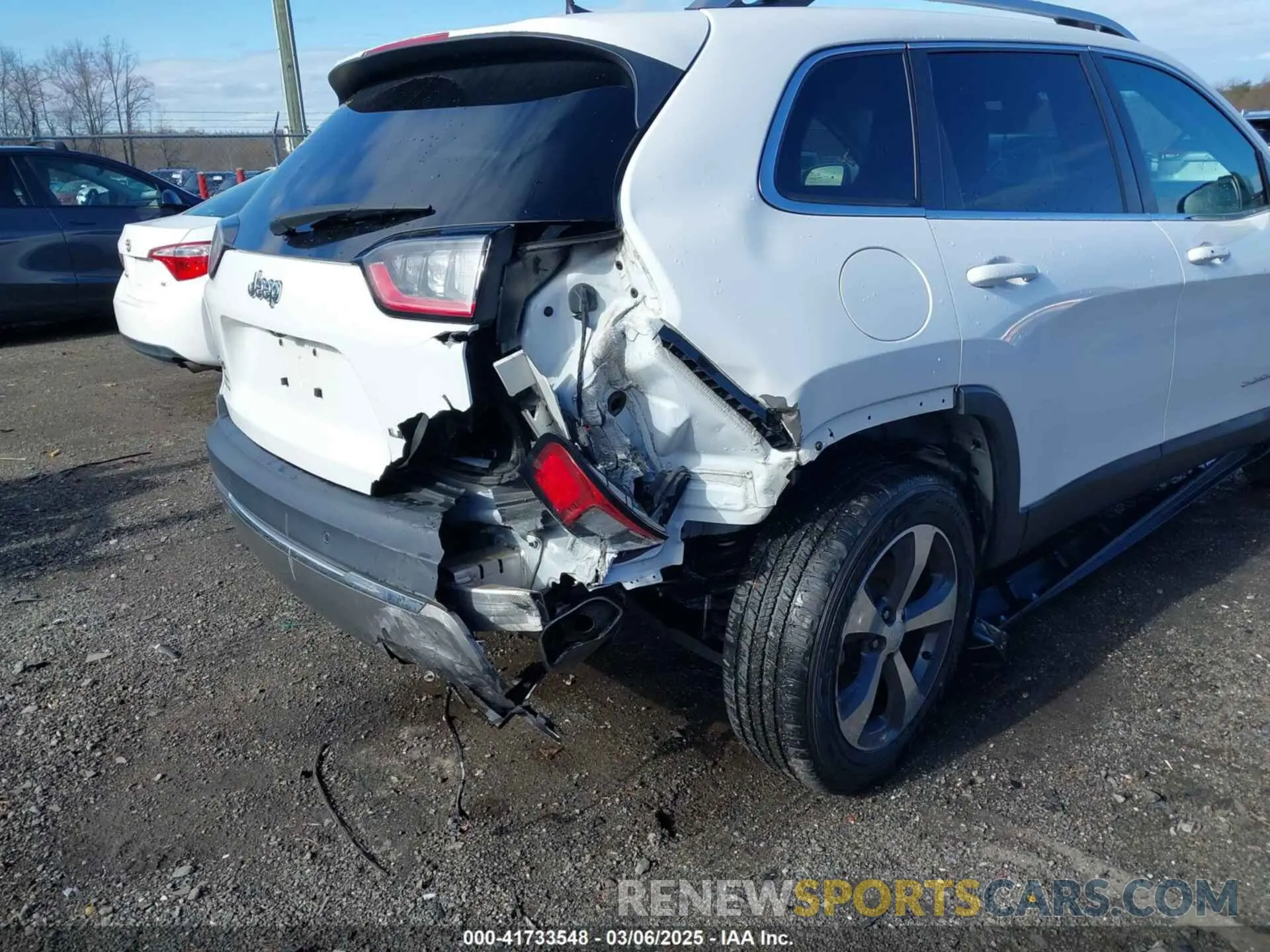 6 Photograph of a damaged car 1C4PJMDX9KD359465 JEEP CHEROKEE 2019