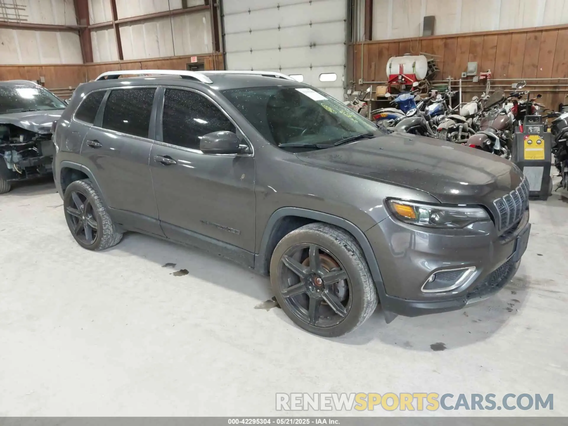 1 Photograph of a damaged car 1C4PJMDX9KD380137 JEEP CHEROKEE 2019