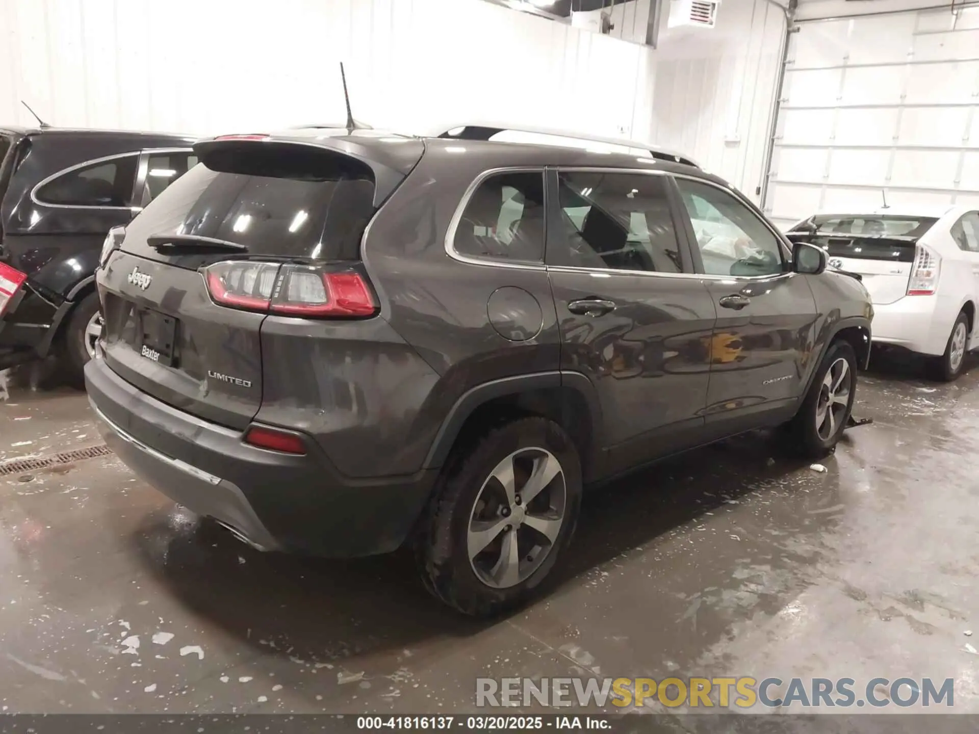 4 Photograph of a damaged car 1C4PJMDX9KD458707 JEEP CHEROKEE 2019