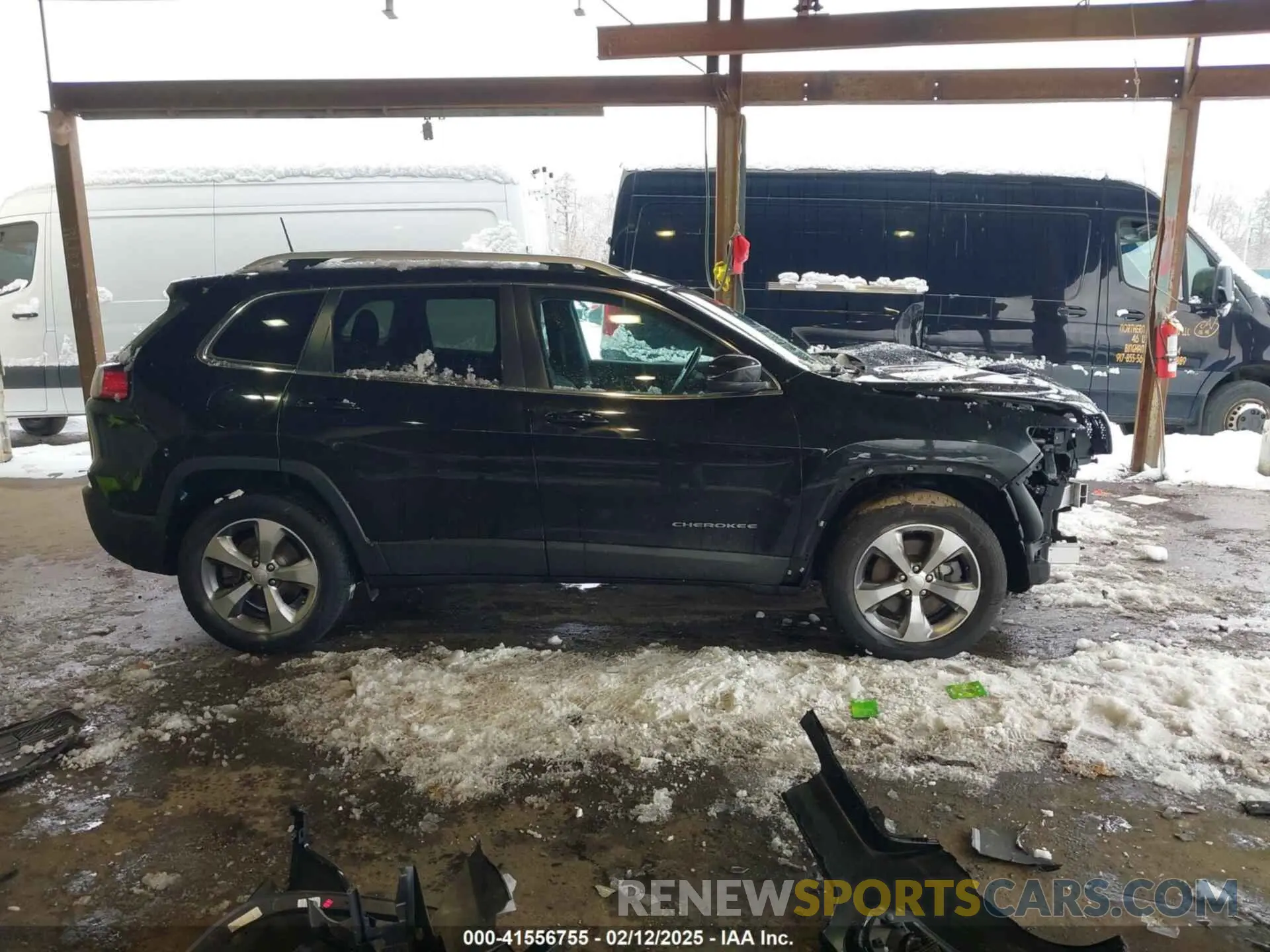 13 Photograph of a damaged car 1C4PJMDX9KD471764 JEEP CHEROKEE 2019