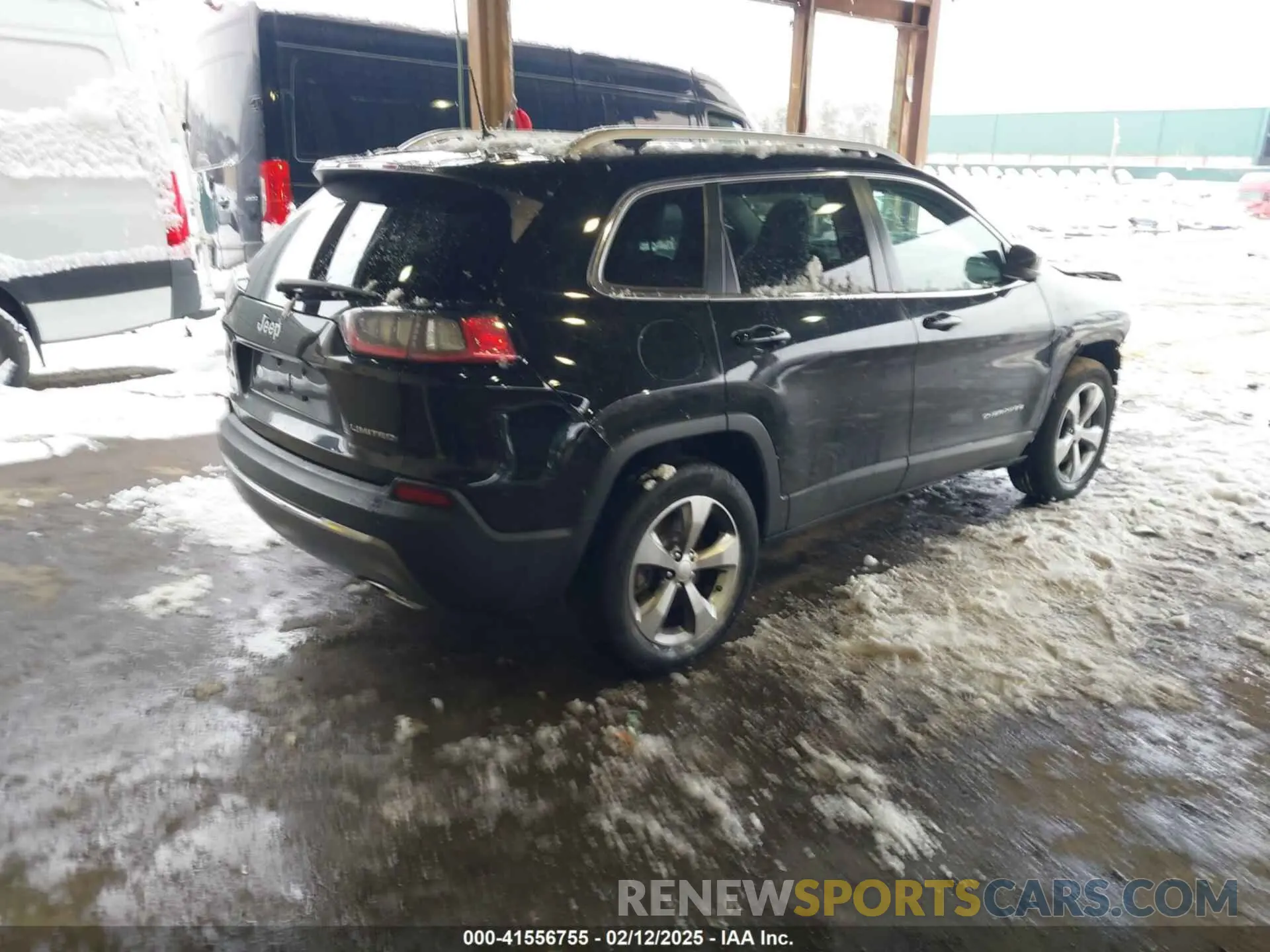 4 Photograph of a damaged car 1C4PJMDX9KD471764 JEEP CHEROKEE 2019