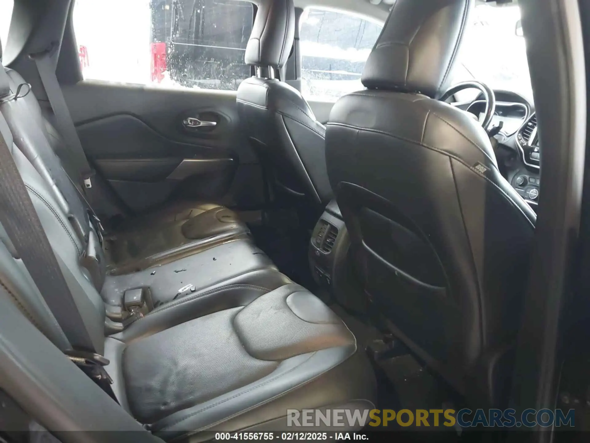 8 Photograph of a damaged car 1C4PJMDX9KD471764 JEEP CHEROKEE 2019