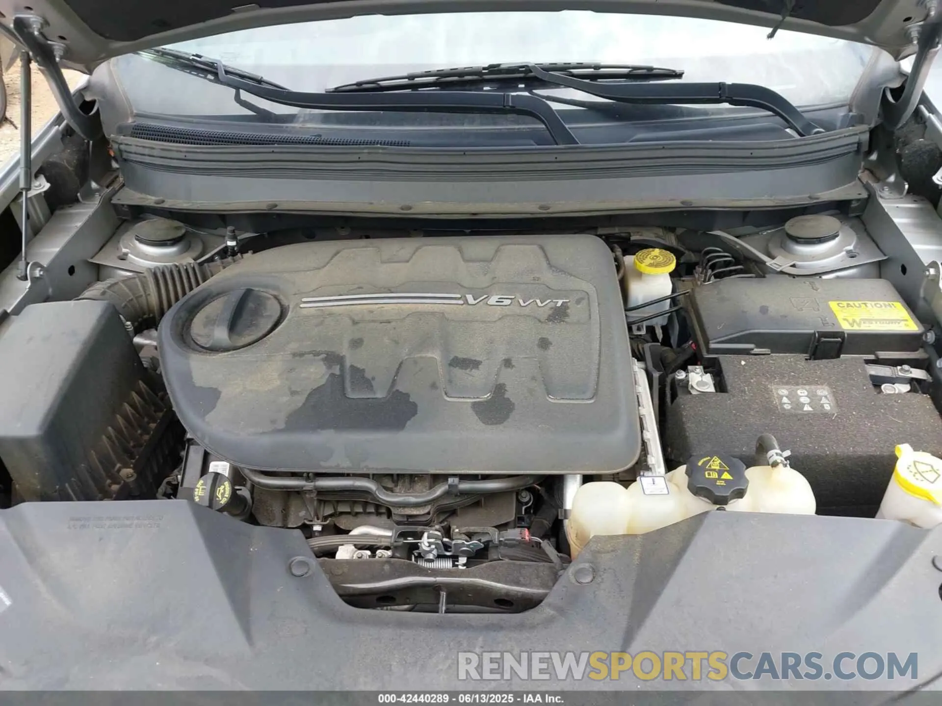 10 Photograph of a damaged car 1C4PJMDXXKD135279 JEEP CHEROKEE 2019