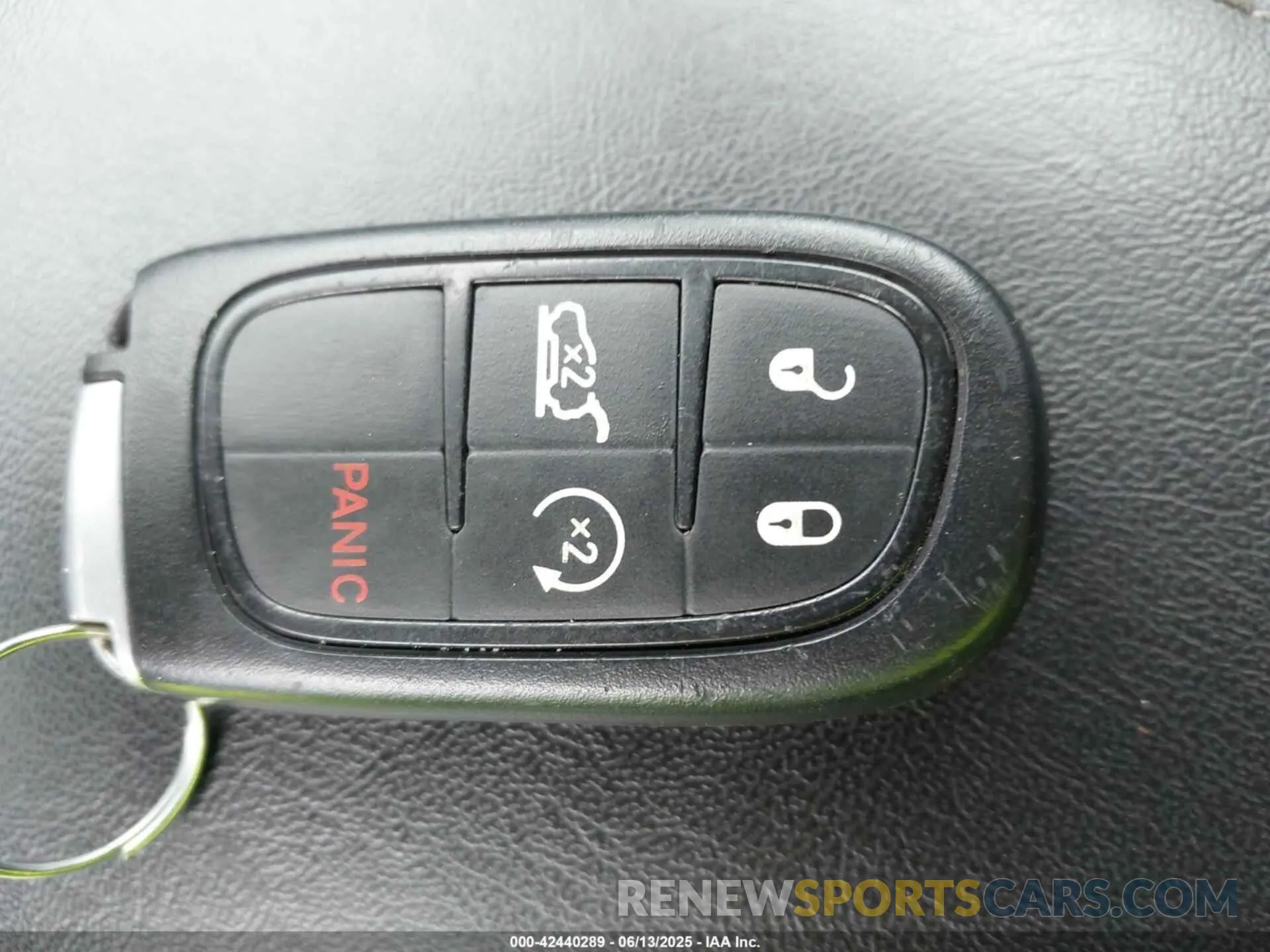 11 Photograph of a damaged car 1C4PJMDXXKD135279 JEEP CHEROKEE 2019