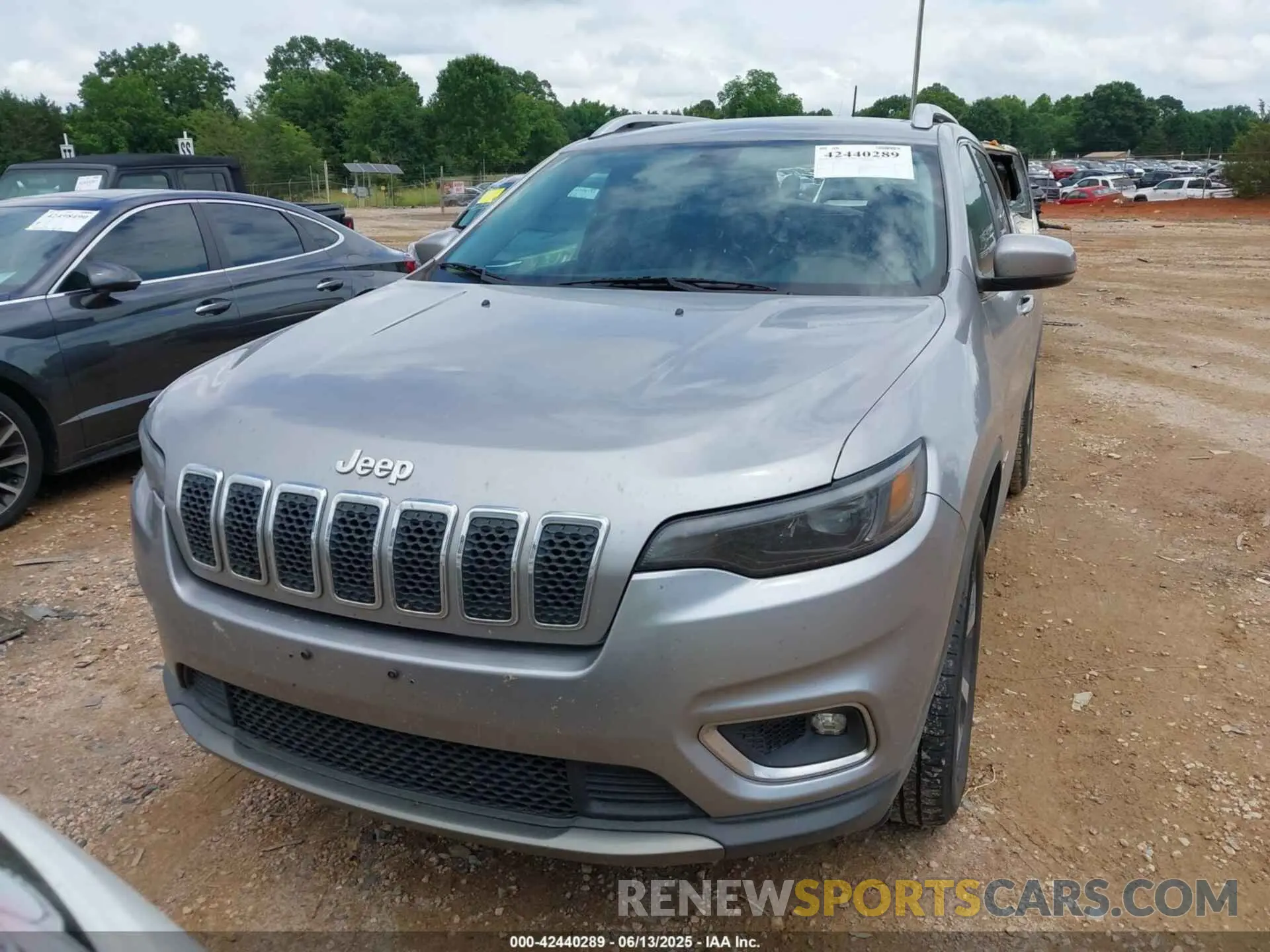 12 Photograph of a damaged car 1C4PJMDXXKD135279 JEEP CHEROKEE 2019