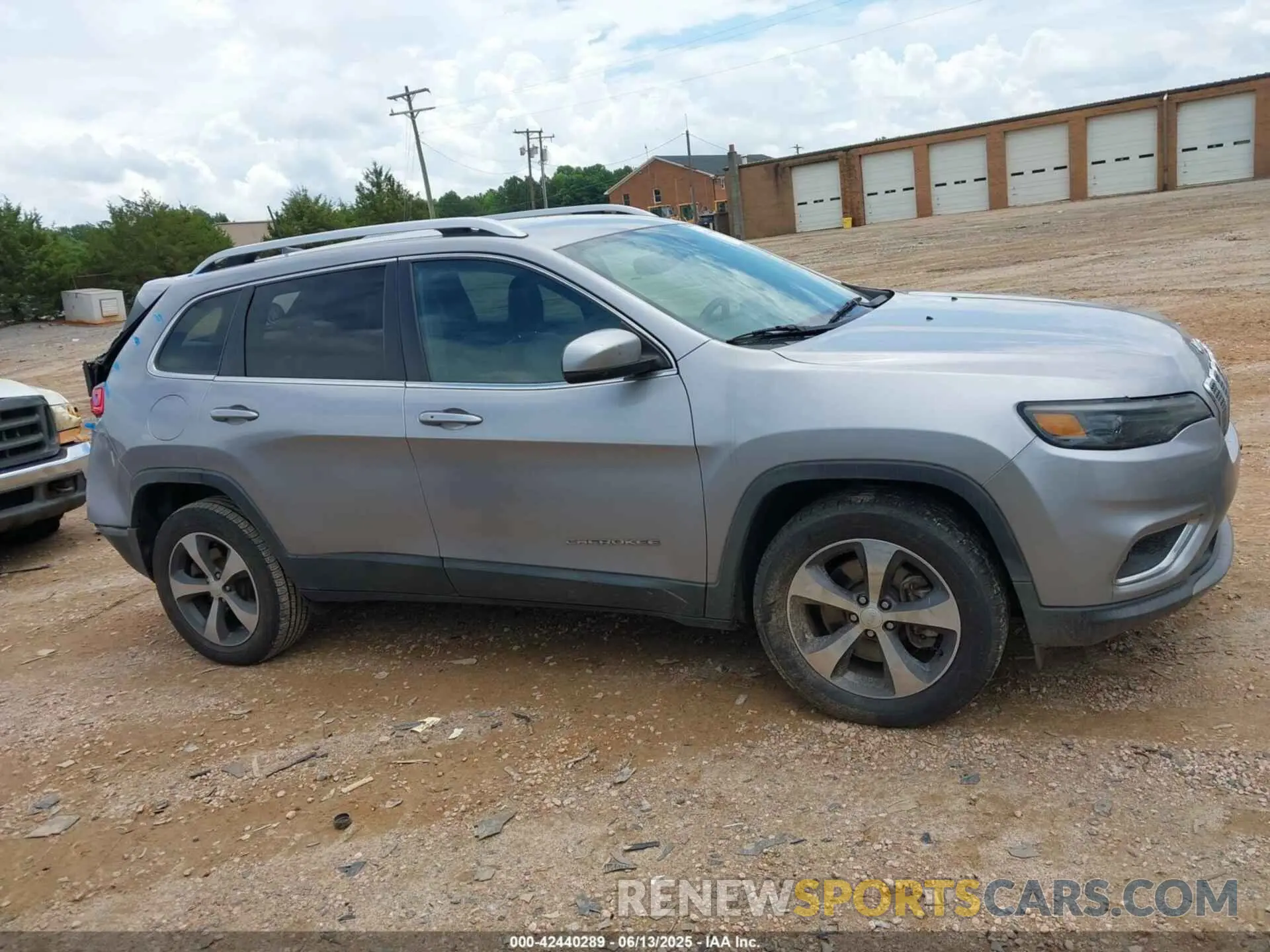 13 Photograph of a damaged car 1C4PJMDXXKD135279 JEEP CHEROKEE 2019