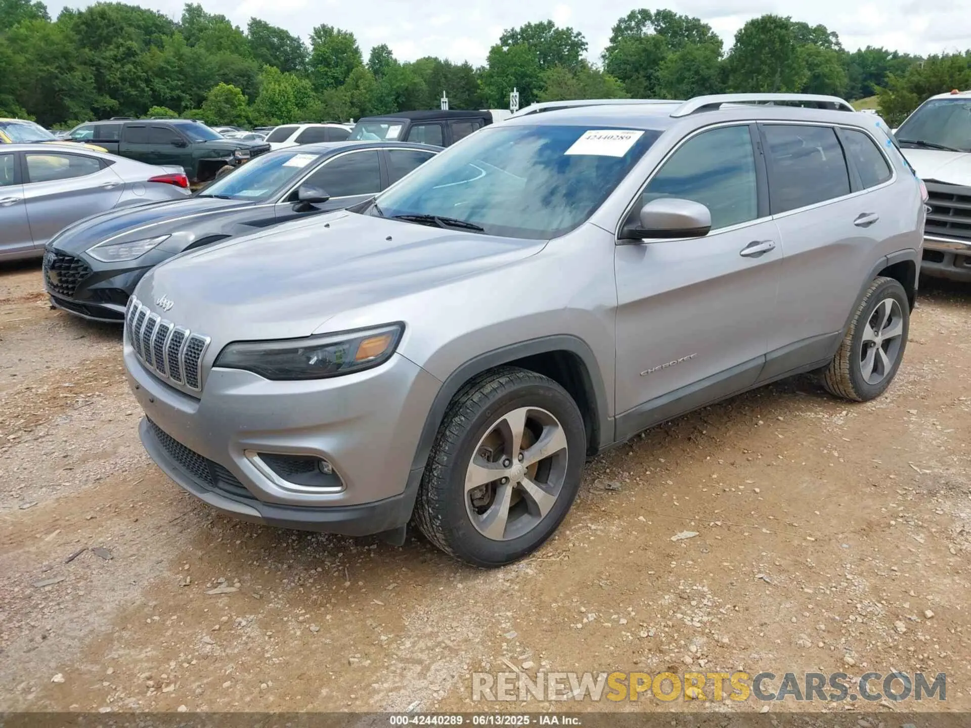 2 Photograph of a damaged car 1C4PJMDXXKD135279 JEEP CHEROKEE 2019