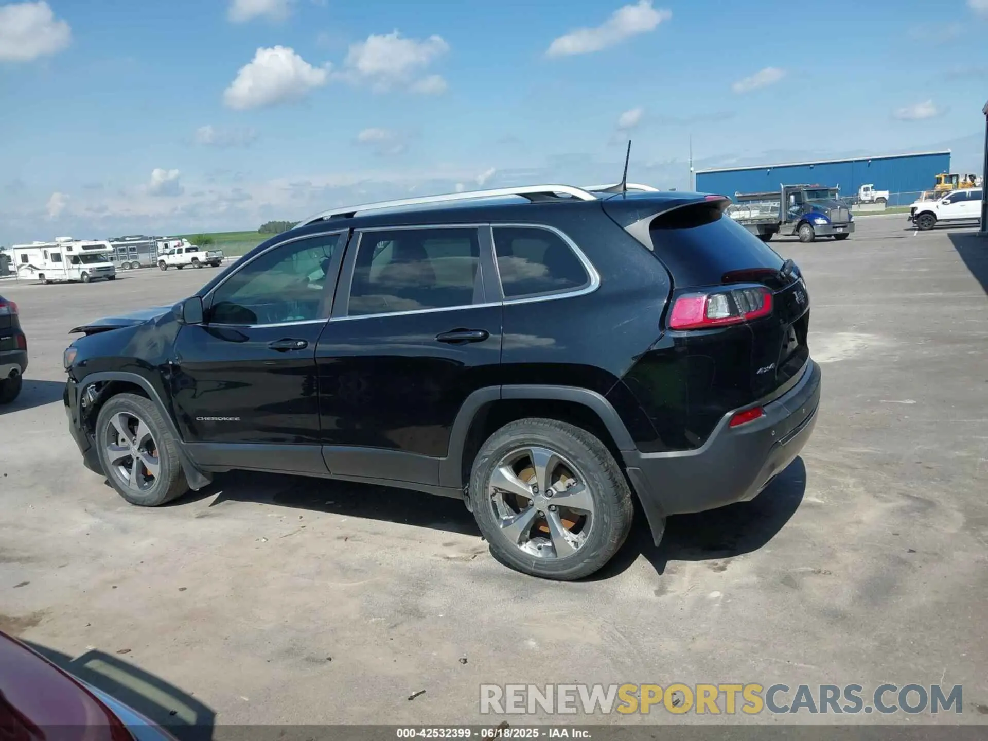 14 Photograph of a damaged car 1C4PJMDXXKD135511 JEEP CHEROKEE 2019