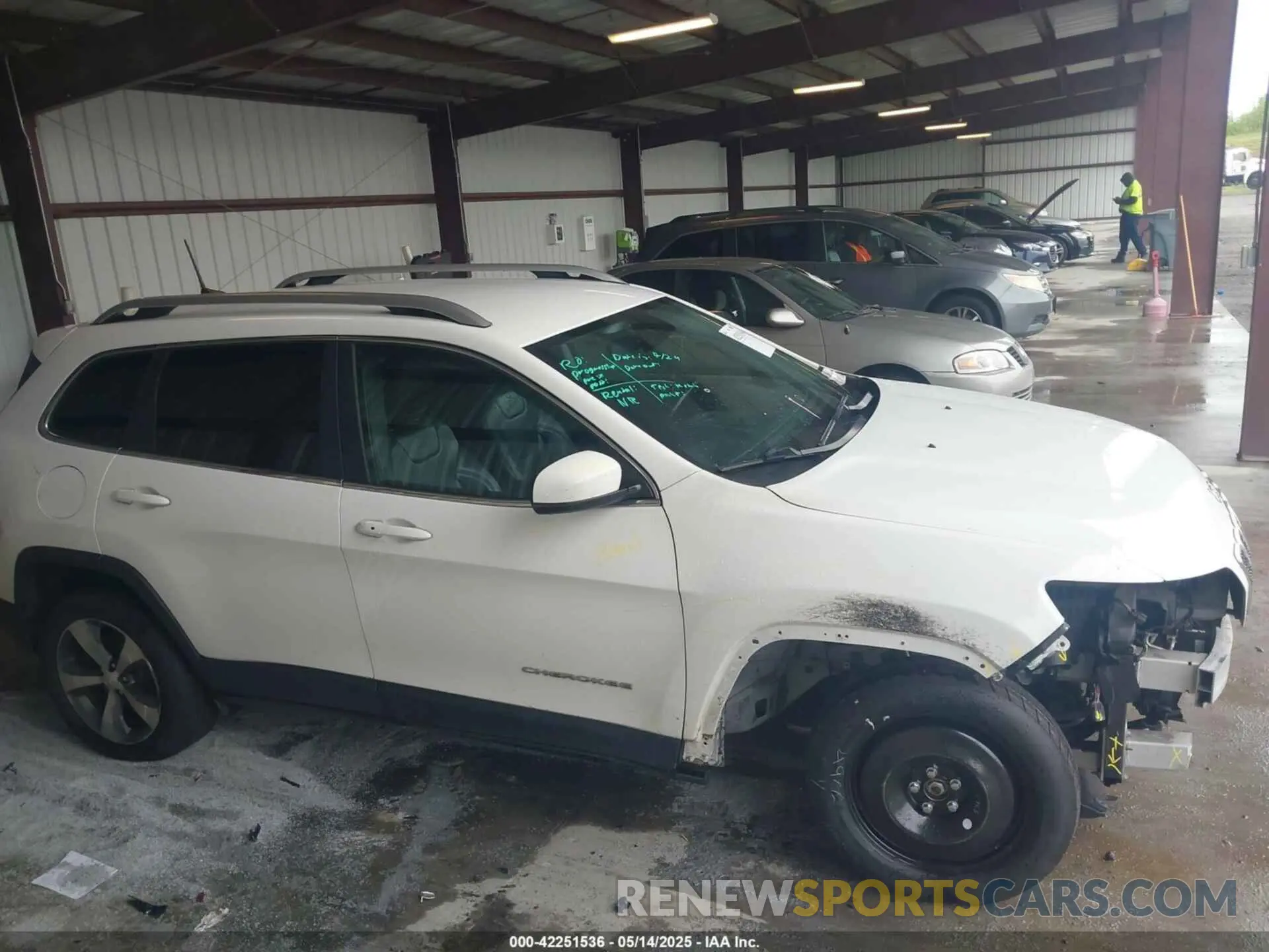 14 Photograph of a damaged car 1C4PJMDXXKD198284 JEEP CHEROKEE 2019