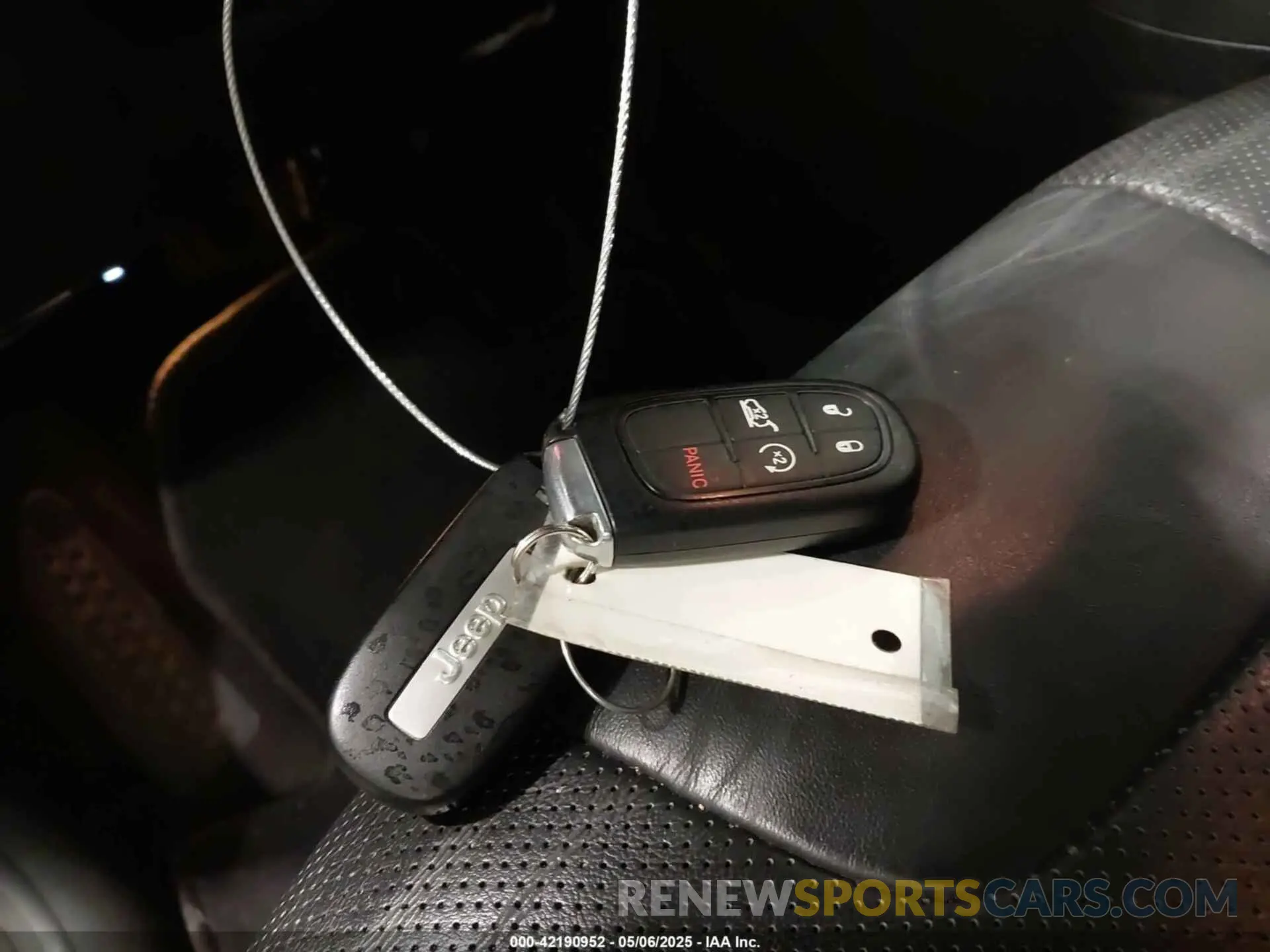11 Photograph of a damaged car 1C4PJMDXXKD350693 JEEP CHEROKEE 2019