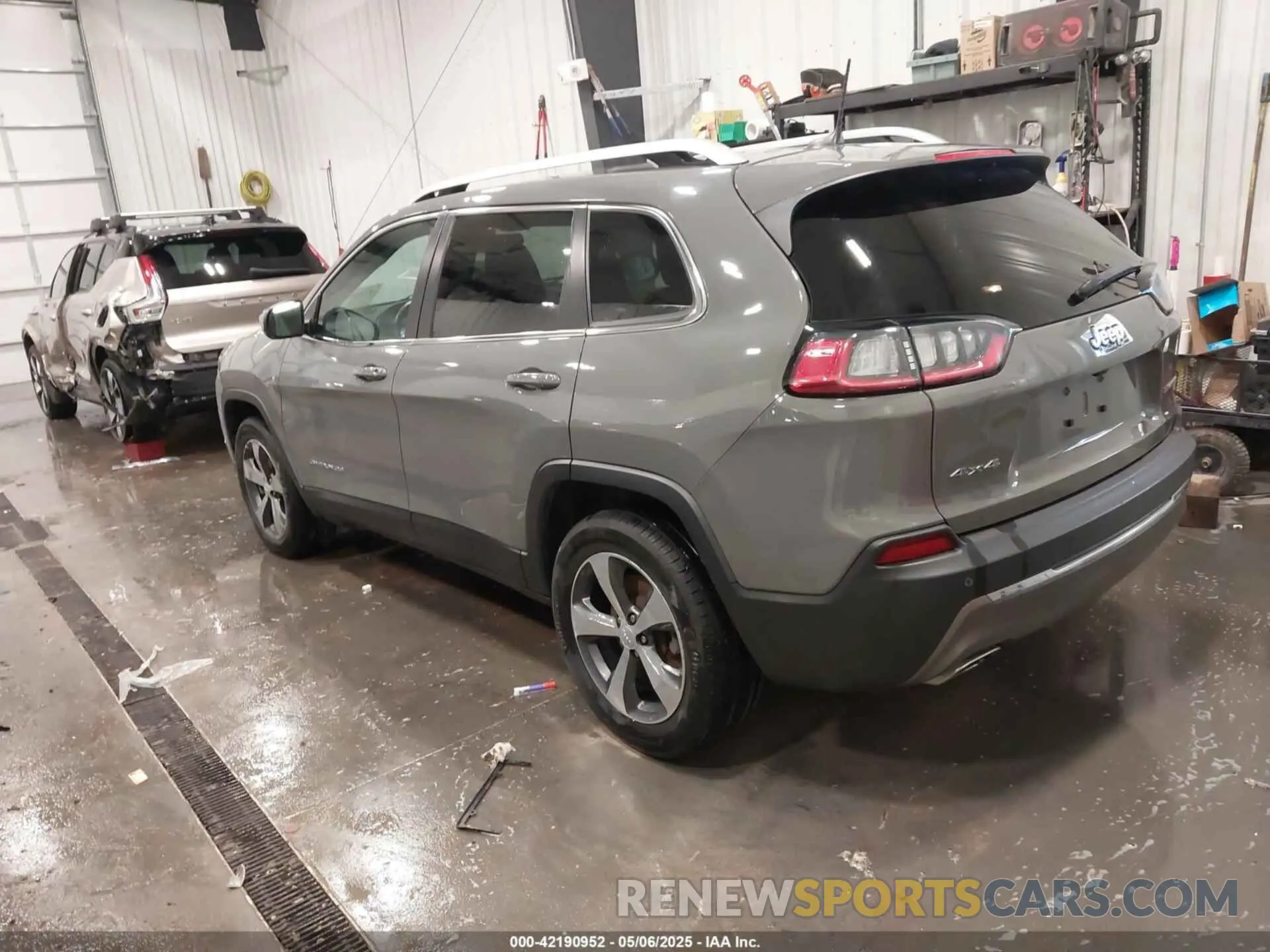 3 Photograph of a damaged car 1C4PJMDXXKD350693 JEEP CHEROKEE 2019