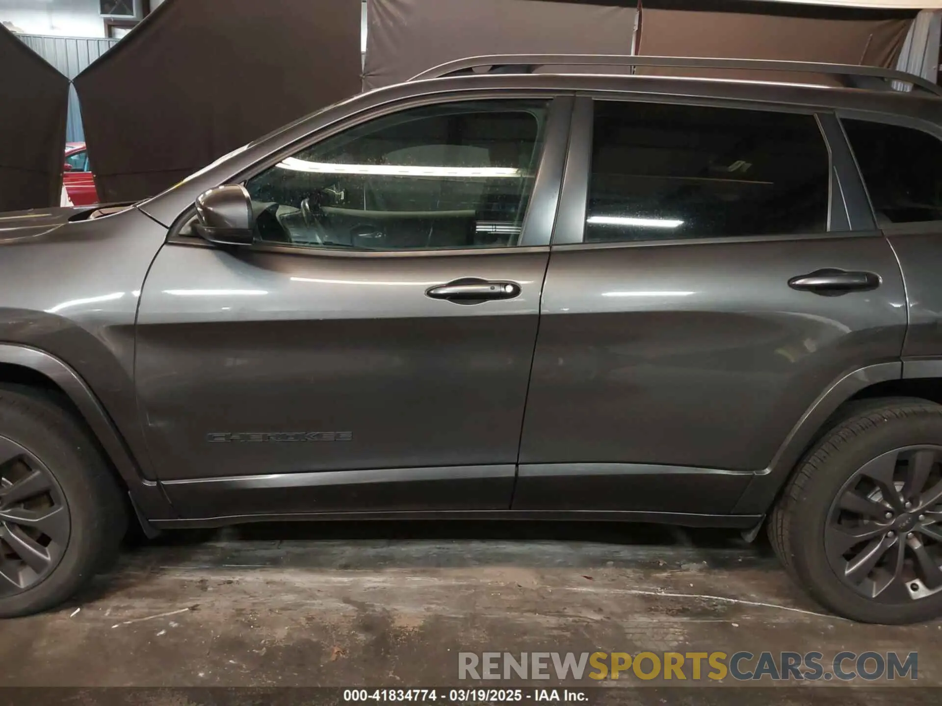 14 Photograph of a damaged car 1C4PJMDXXKD354324 JEEP CHEROKEE 2019