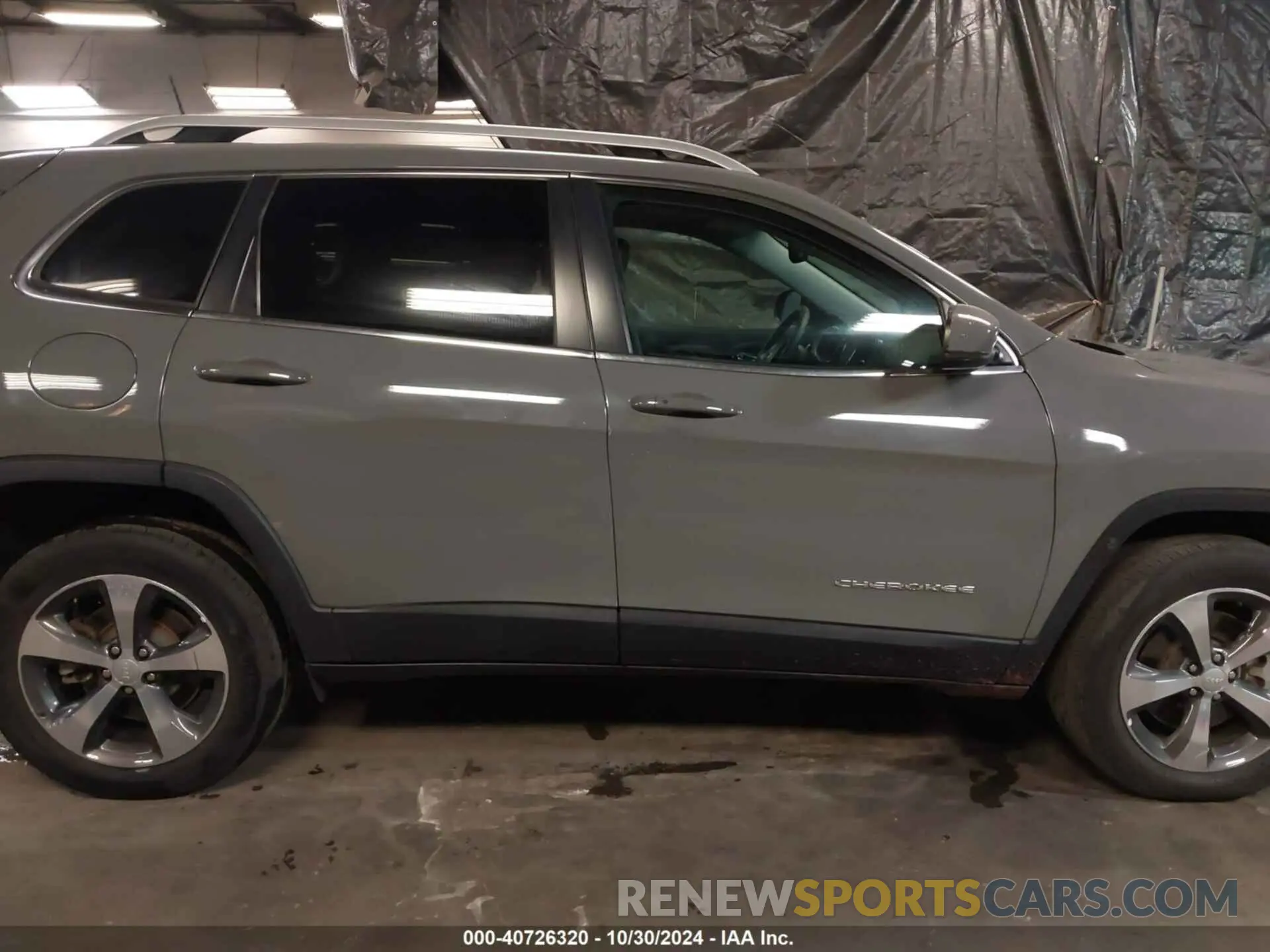 13 Photograph of a damaged car 1C4PJMDXXKD390014 JEEP CHEROKEE 2019