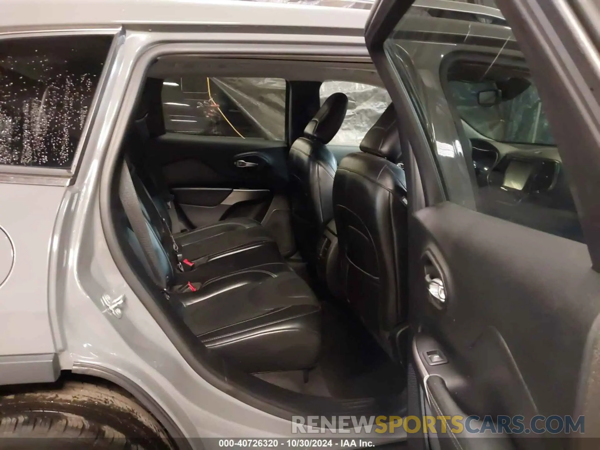 8 Photograph of a damaged car 1C4PJMDXXKD390014 JEEP CHEROKEE 2019