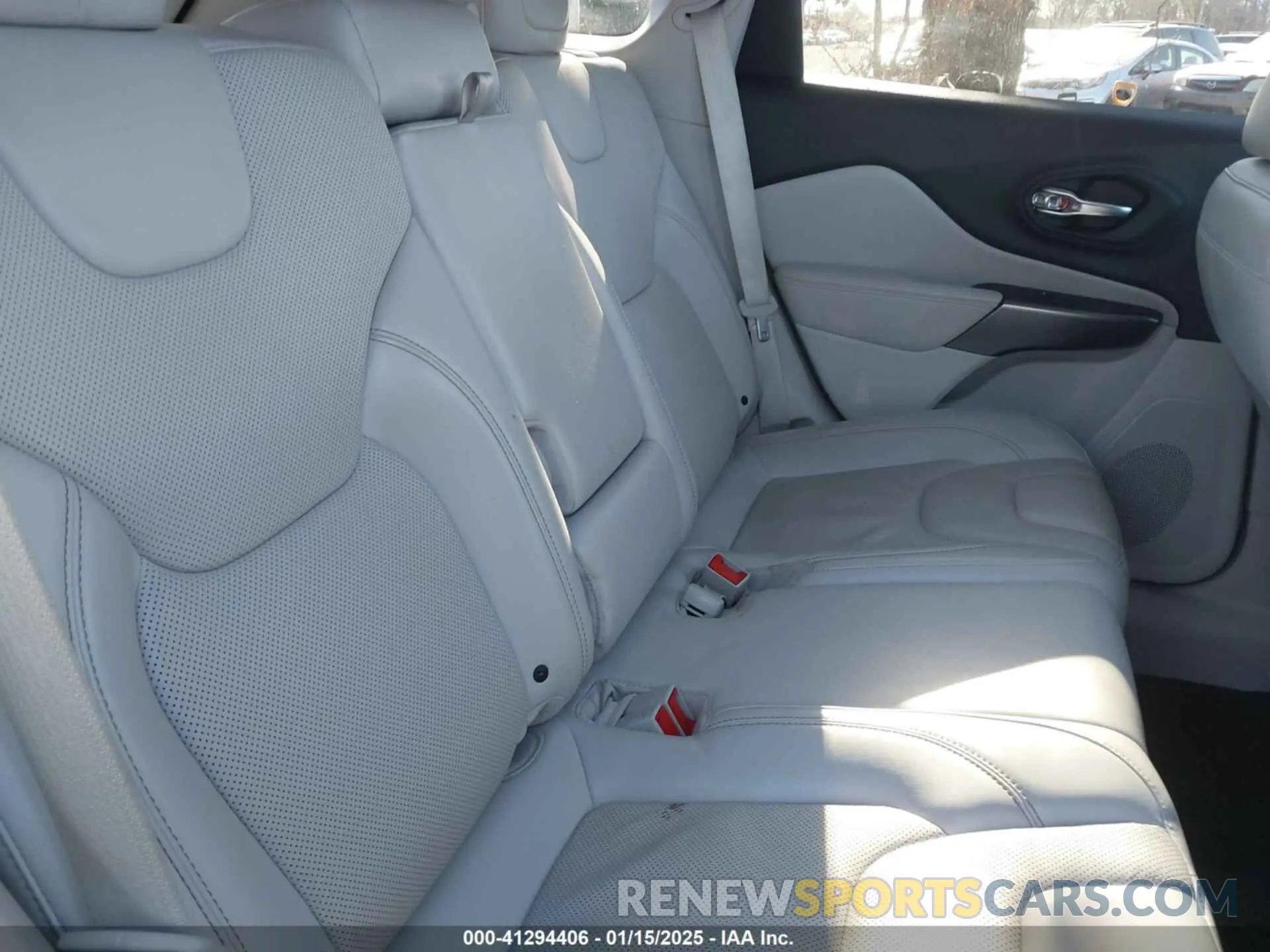 8 Photograph of a damaged car 1C4PJMDXXKD417177 JEEP CHEROKEE 2019