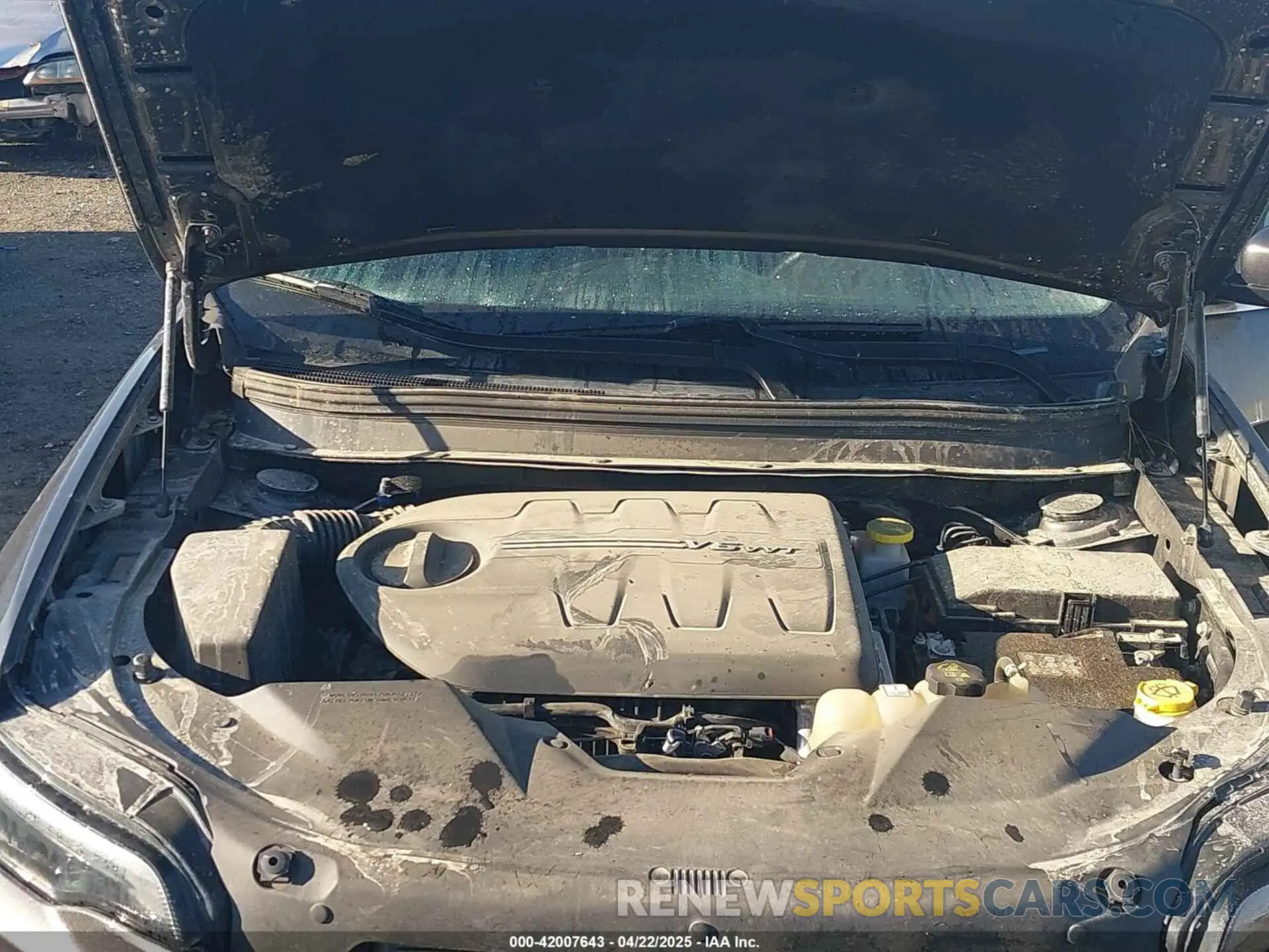 10 Photograph of a damaged car 1C4PJMDXXKD444833 JEEP CHEROKEE 2019