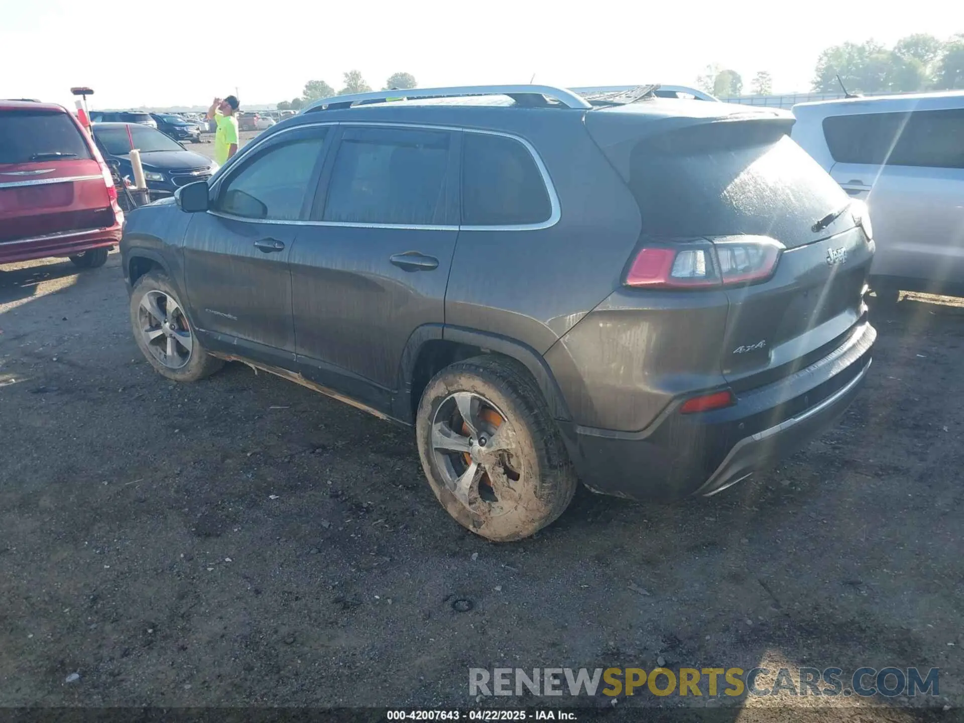 3 Photograph of a damaged car 1C4PJMDXXKD444833 JEEP CHEROKEE 2019