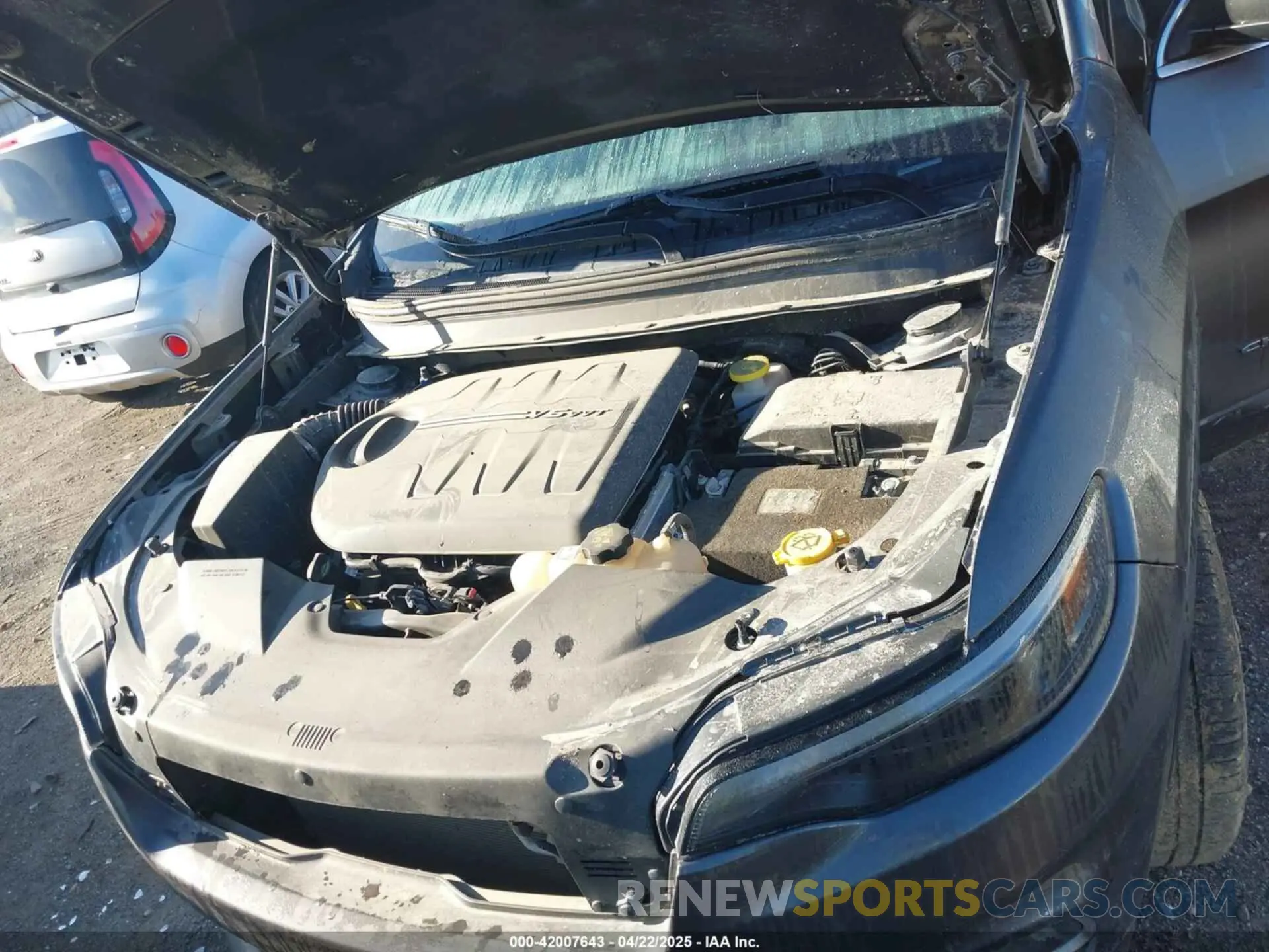 6 Photograph of a damaged car 1C4PJMDXXKD444833 JEEP CHEROKEE 2019
