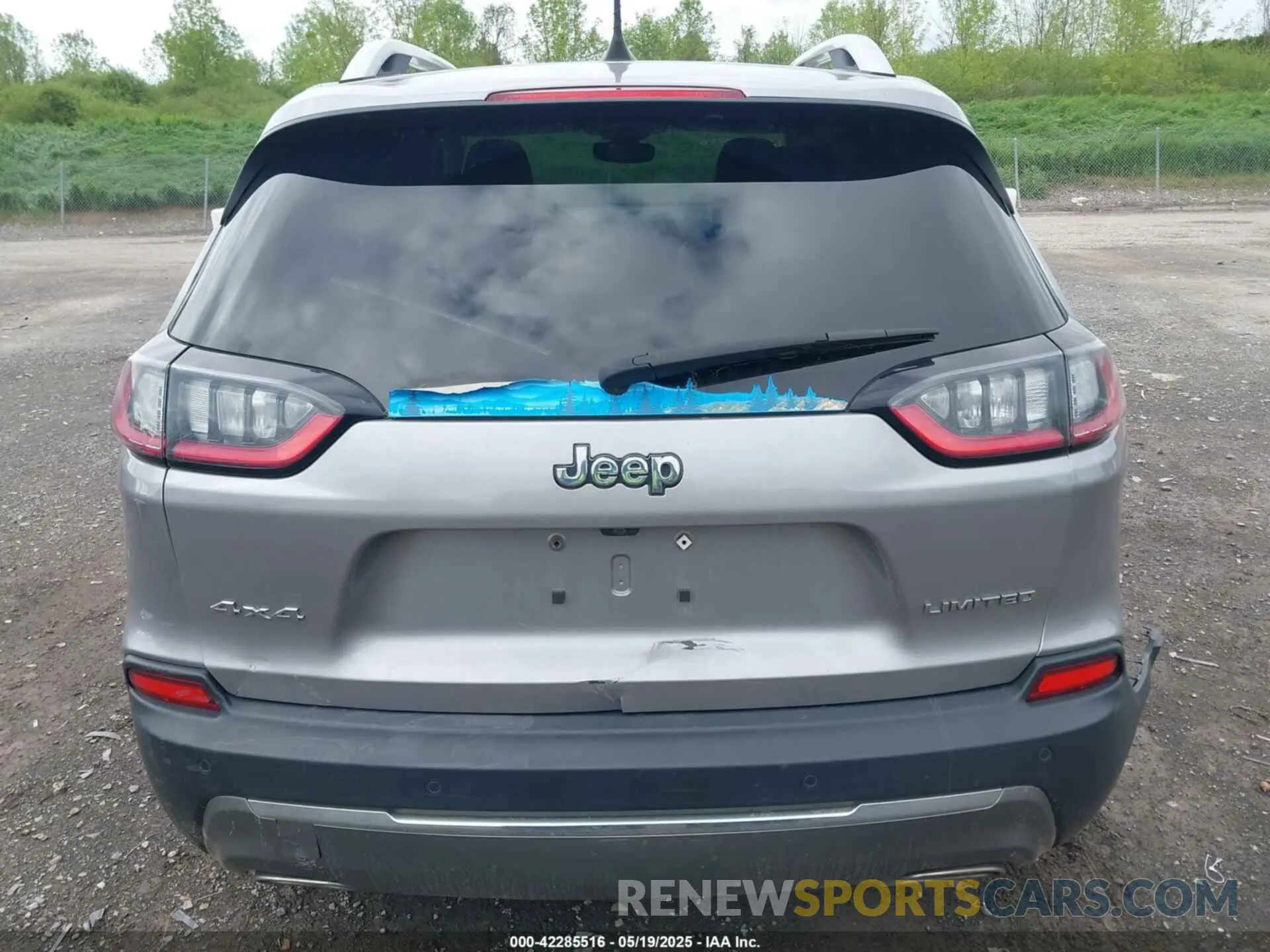 17 Photograph of a damaged car 1C4PJMDXXKD451183 JEEP CHEROKEE 2019