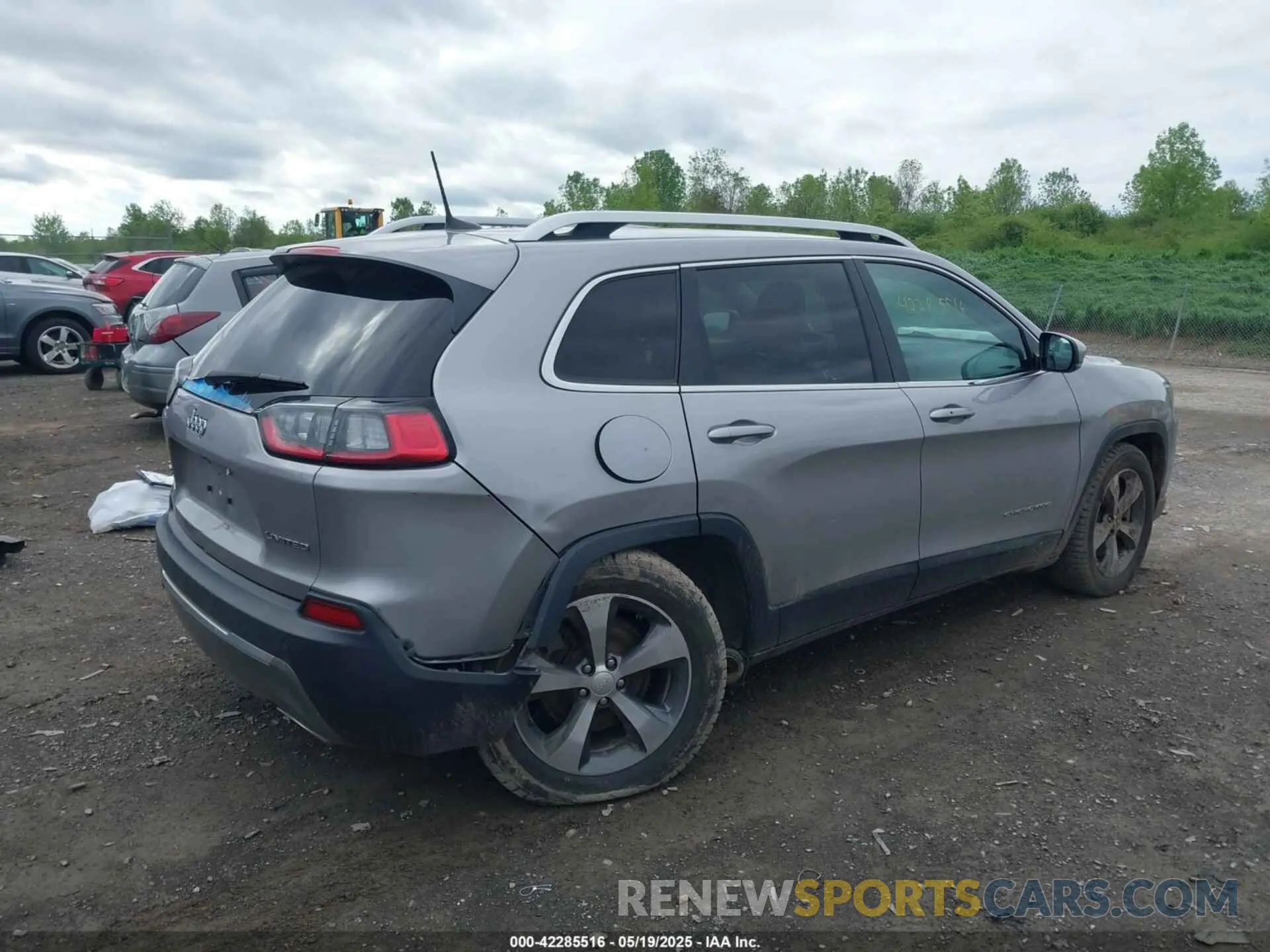 4 Photograph of a damaged car 1C4PJMDXXKD451183 JEEP CHEROKEE 2019