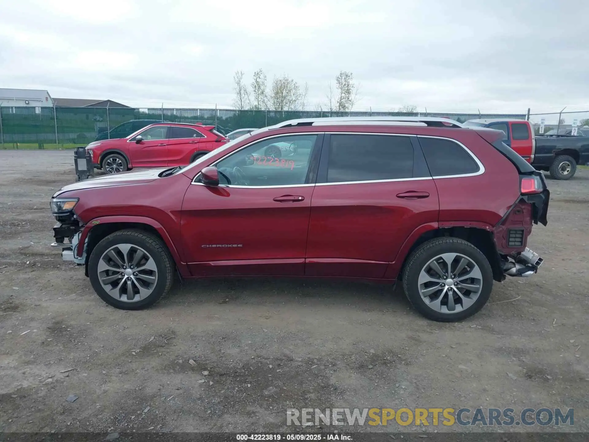 14 Photograph of a damaged car 1C4PJMJN2KD173866 JEEP CHEROKEE 2019
