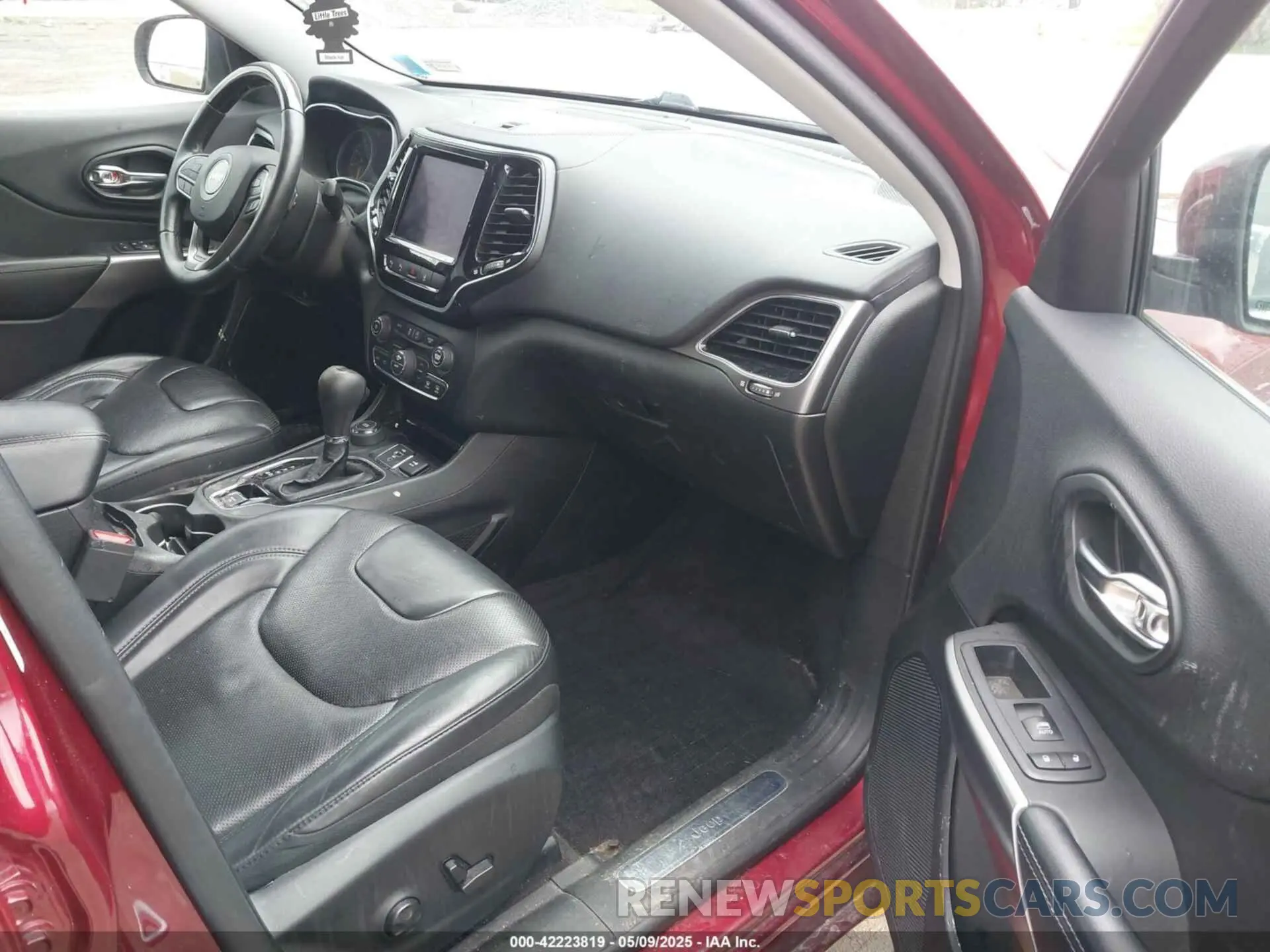 5 Photograph of a damaged car 1C4PJMJN2KD173866 JEEP CHEROKEE 2019