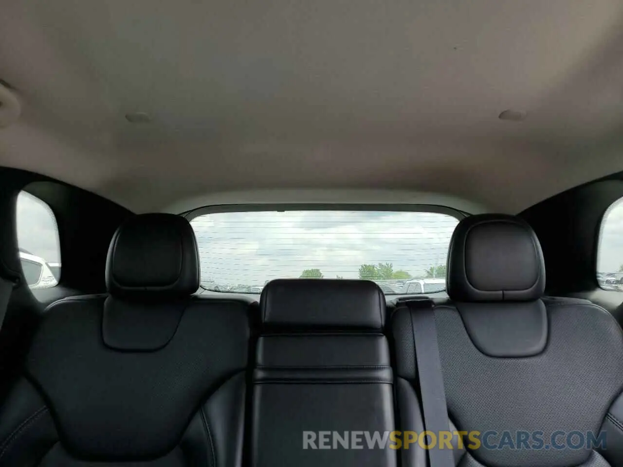 10 Photograph of a damaged car 1C4PJMJNXKD173937 JEEP CHEROKEE 2019