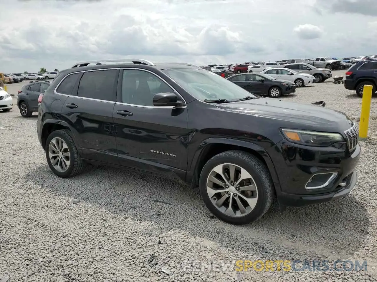 4 Photograph of a damaged car 1C4PJMJNXKD173937 JEEP CHEROKEE 2019