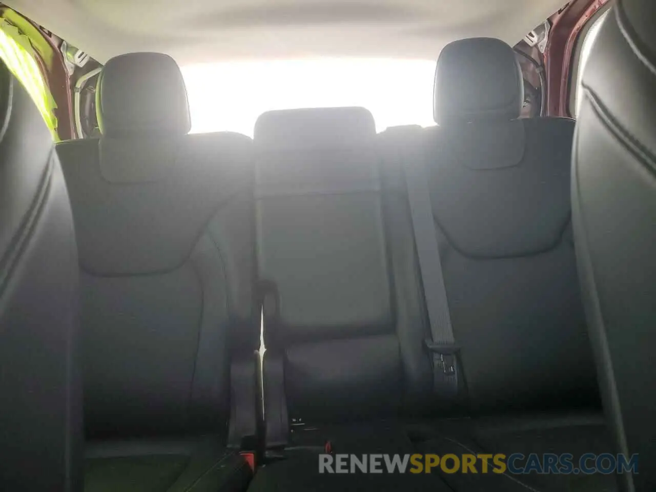 10 Photograph of a damaged car 1C4PJMJX2KD115905 JEEP CHEROKEE 2019