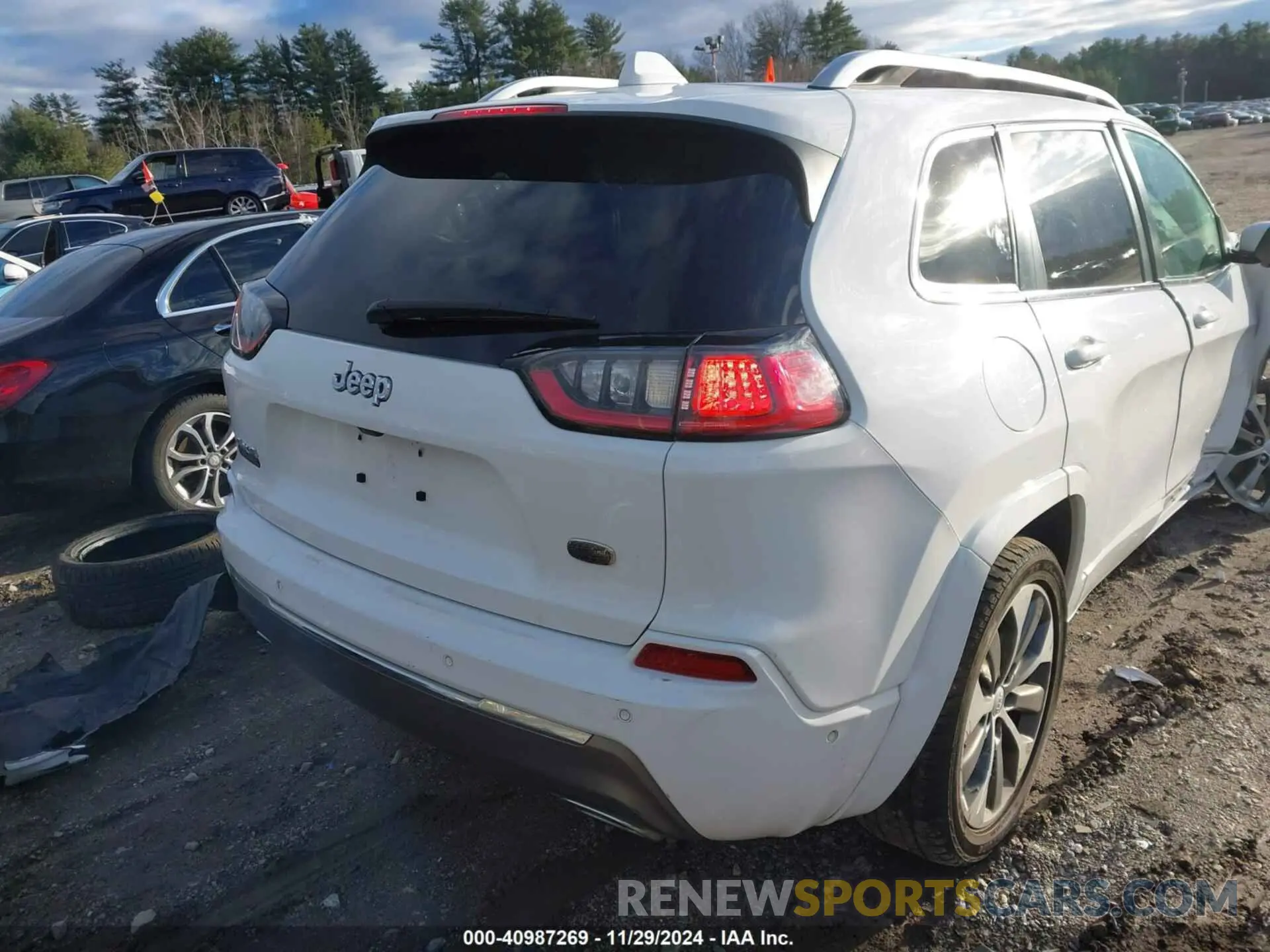 17 Photograph of a damaged car 1C4PJMJX2KD356346 JEEP CHEROKEE 2019