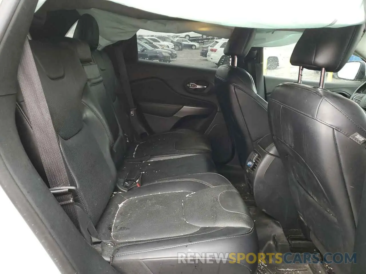 11 Photograph of a damaged car 1C4PJMJX7KD160984 JEEP CHEROKEE 2019