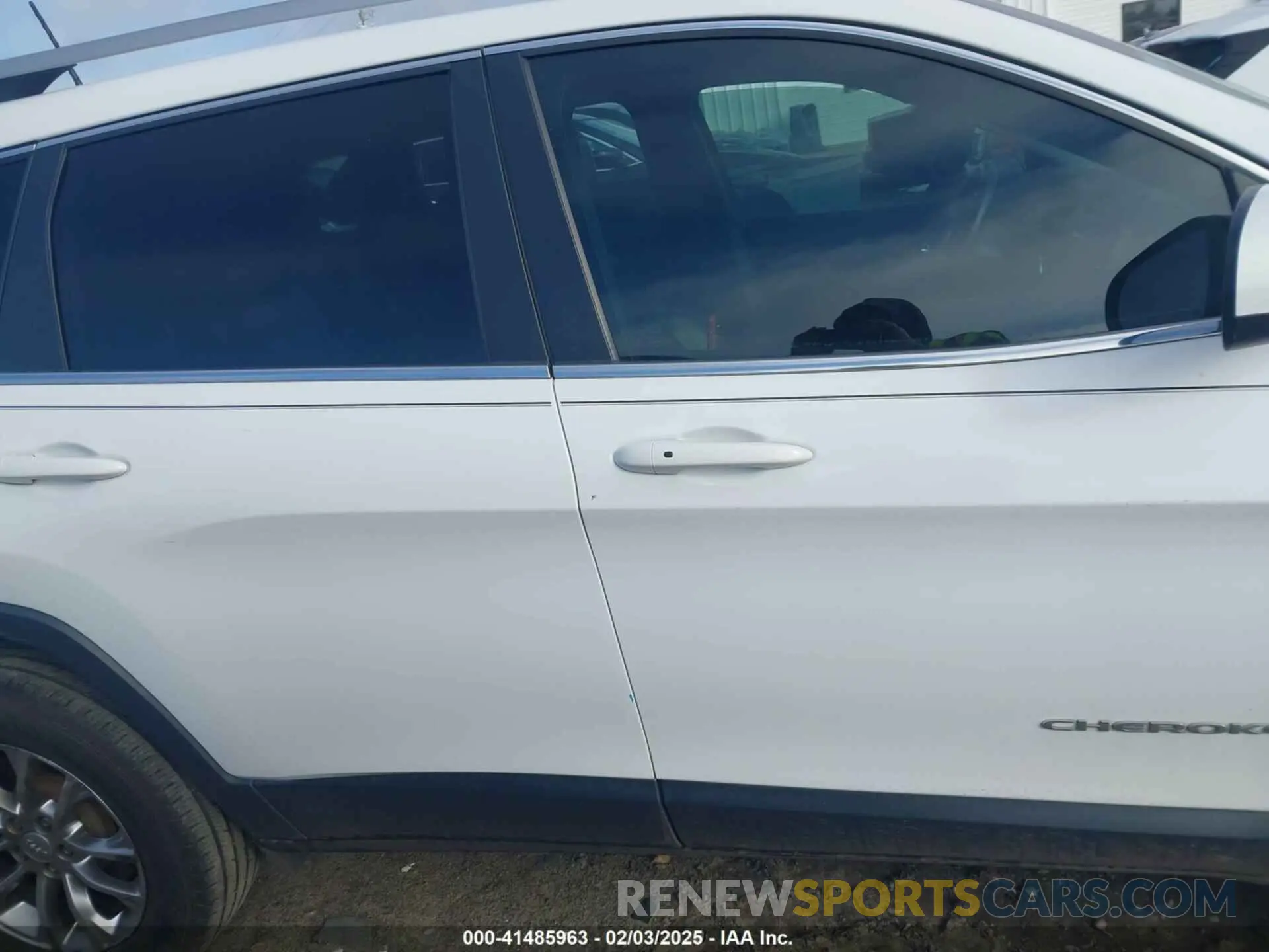 14 Photograph of a damaged car 1C4PJMLB0KD105309 JEEP CHEROKEE 2019