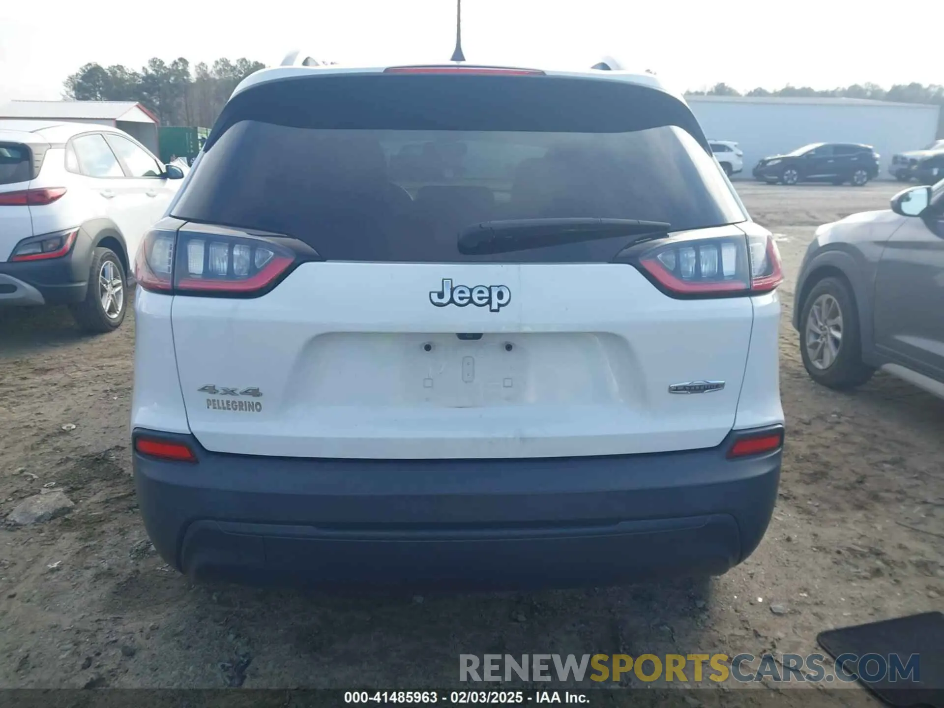 17 Photograph of a damaged car 1C4PJMLB0KD105309 JEEP CHEROKEE 2019