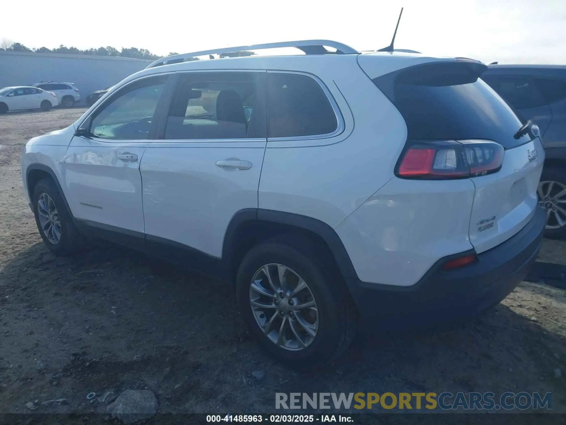 3 Photograph of a damaged car 1C4PJMLB0KD105309 JEEP CHEROKEE 2019