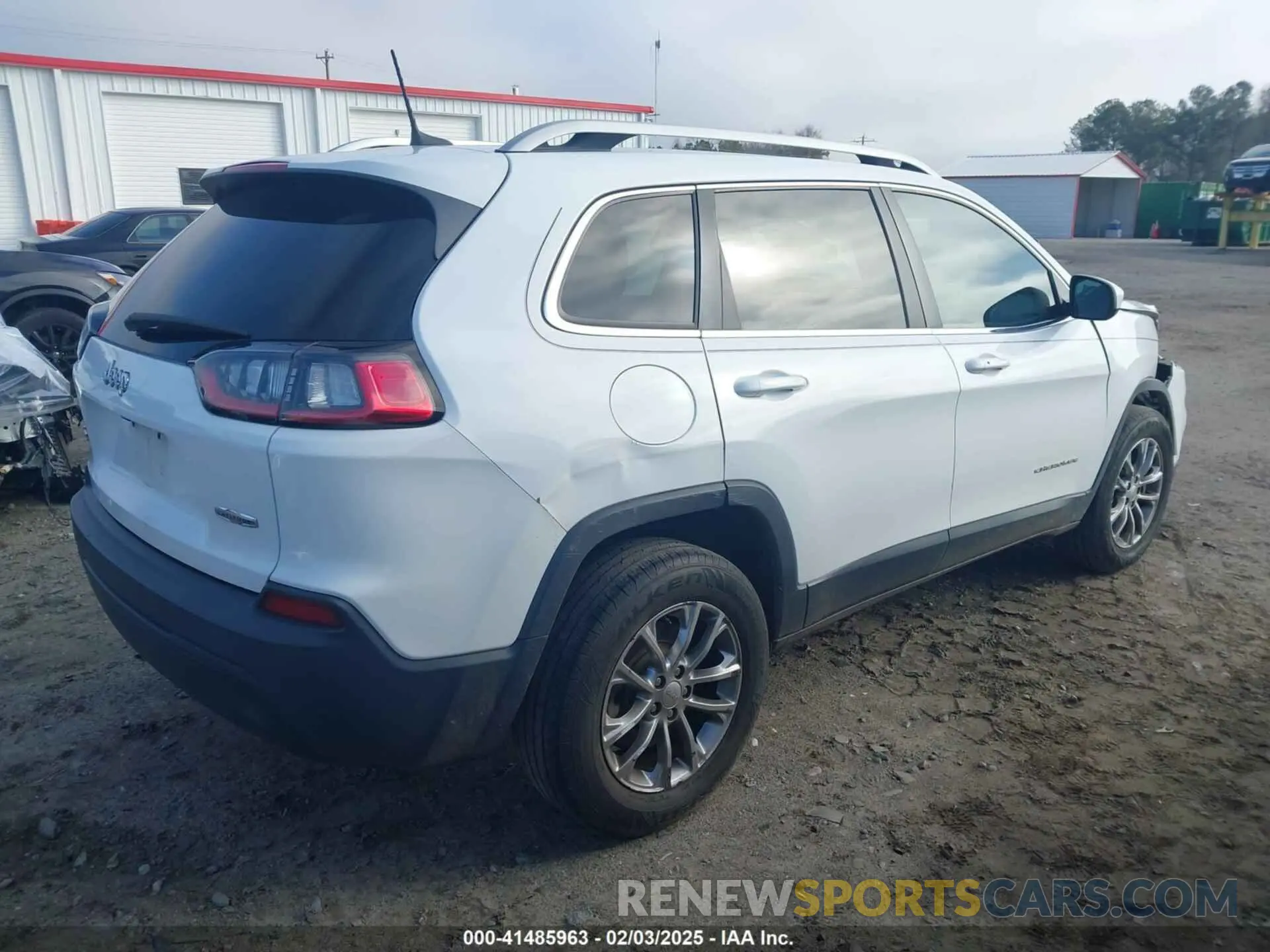 4 Photograph of a damaged car 1C4PJMLB0KD105309 JEEP CHEROKEE 2019