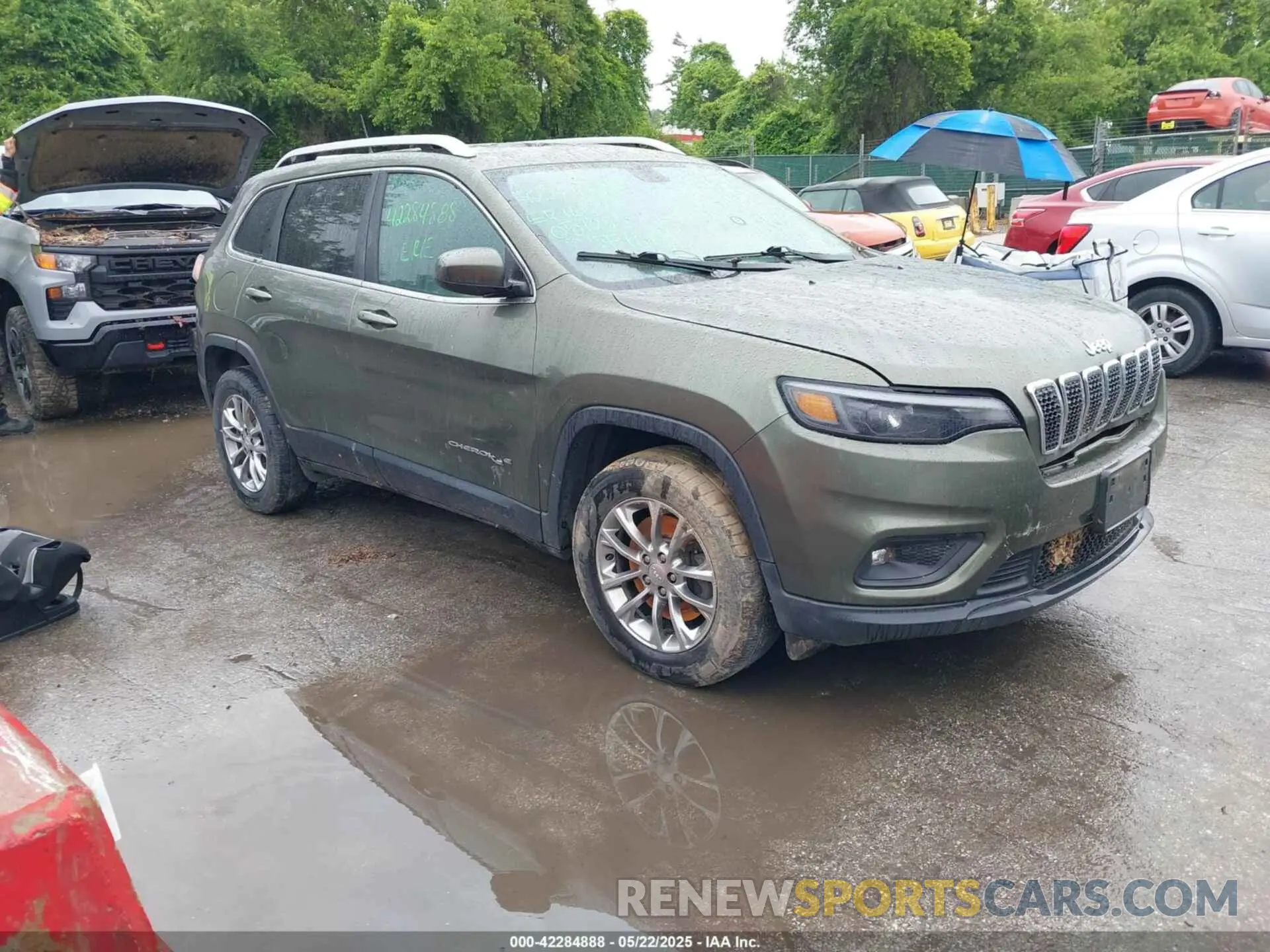 1 Photograph of a damaged car 1C4PJMLB0KD169415 JEEP CHEROKEE 2019