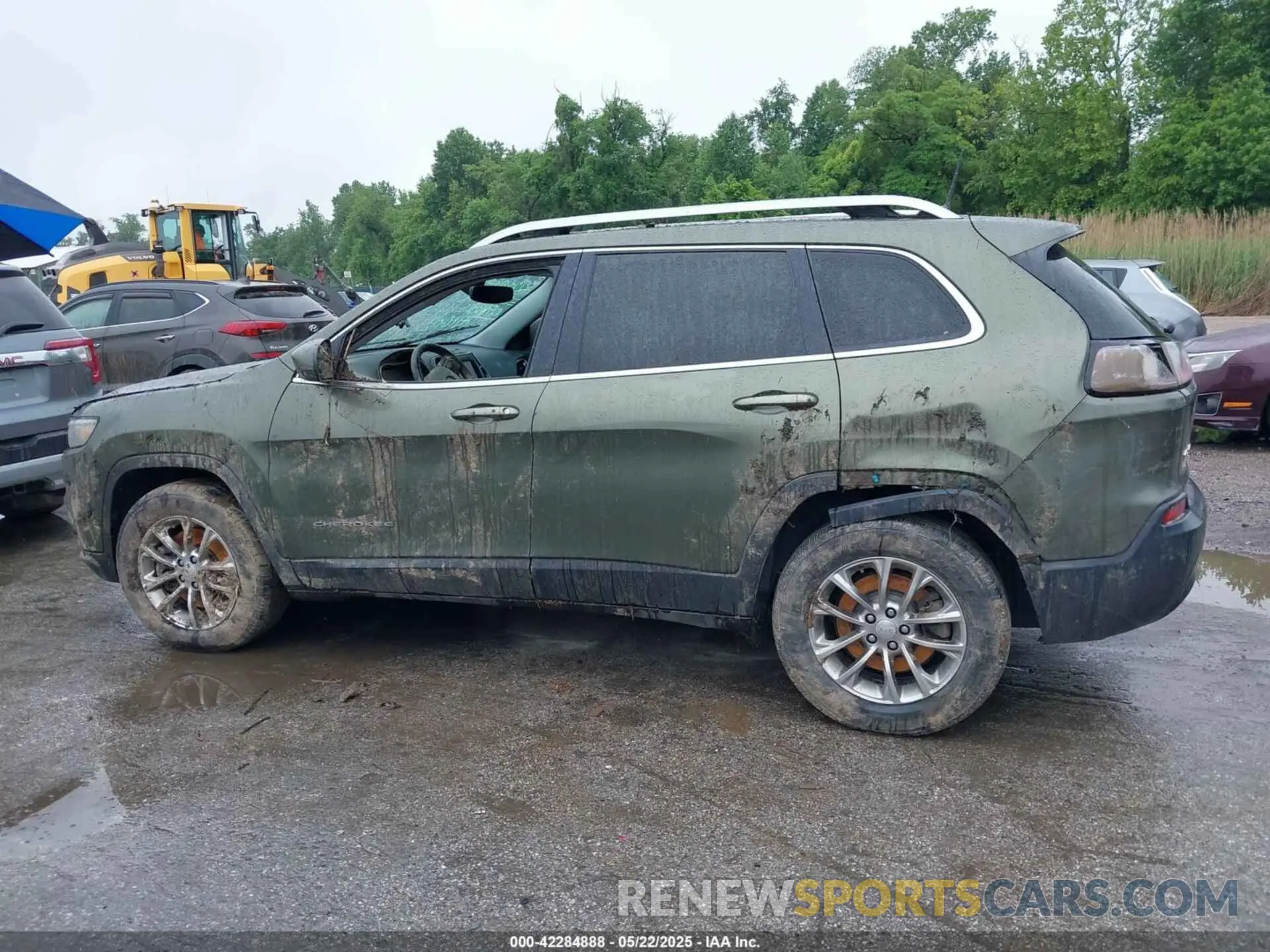13 Photograph of a damaged car 1C4PJMLB0KD169415 JEEP CHEROKEE 2019