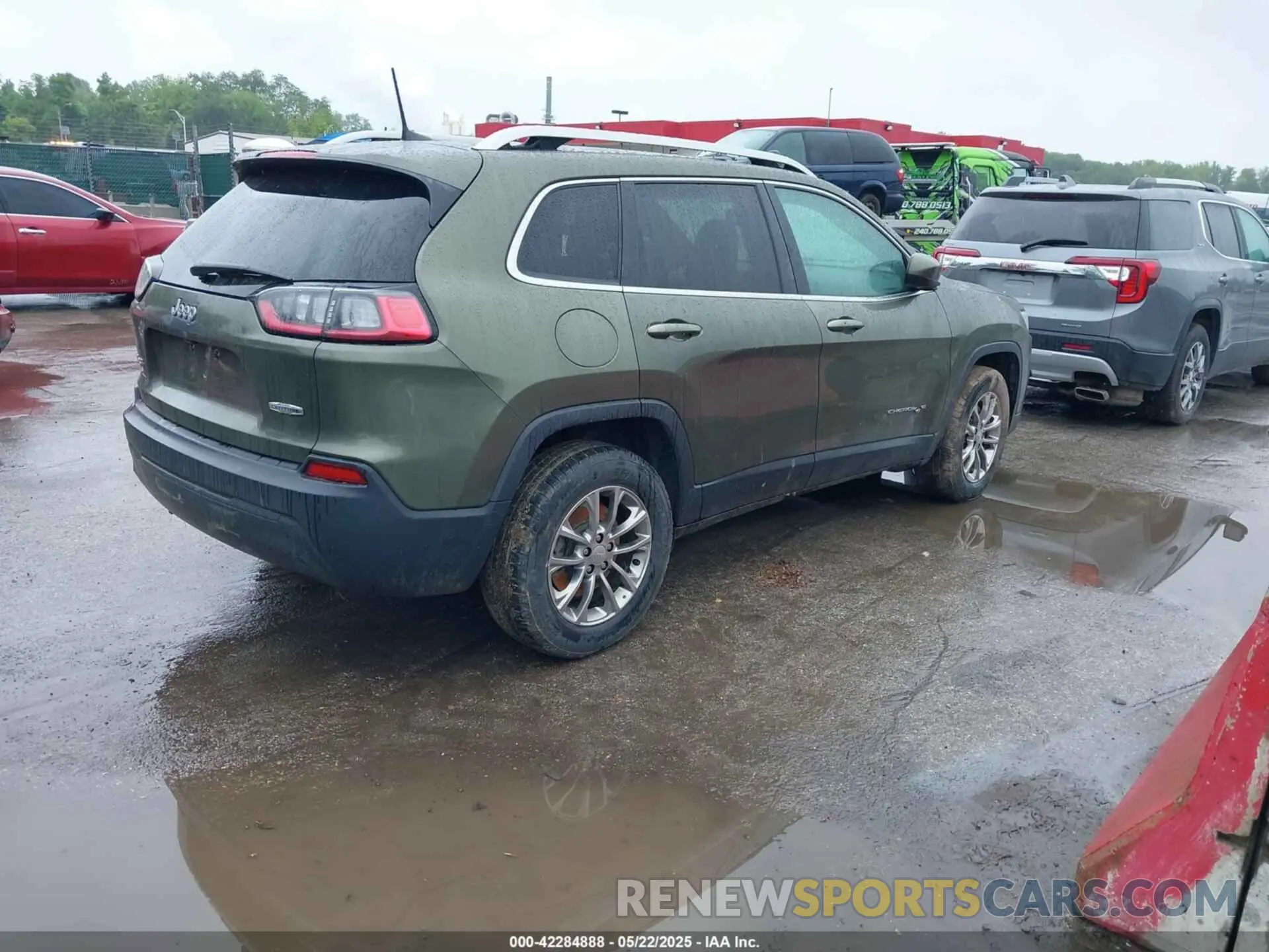 4 Photograph of a damaged car 1C4PJMLB0KD169415 JEEP CHEROKEE 2019
