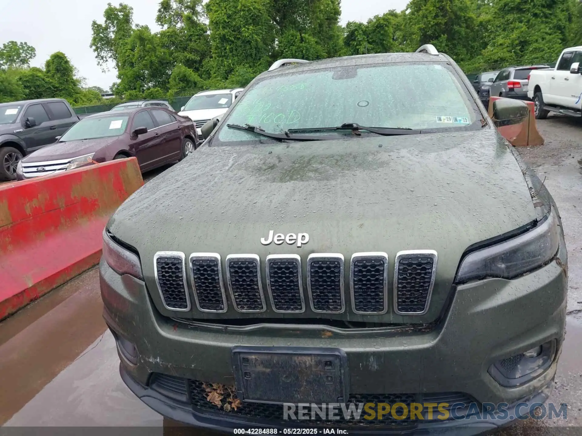 6 Photograph of a damaged car 1C4PJMLB0KD169415 JEEP CHEROKEE 2019